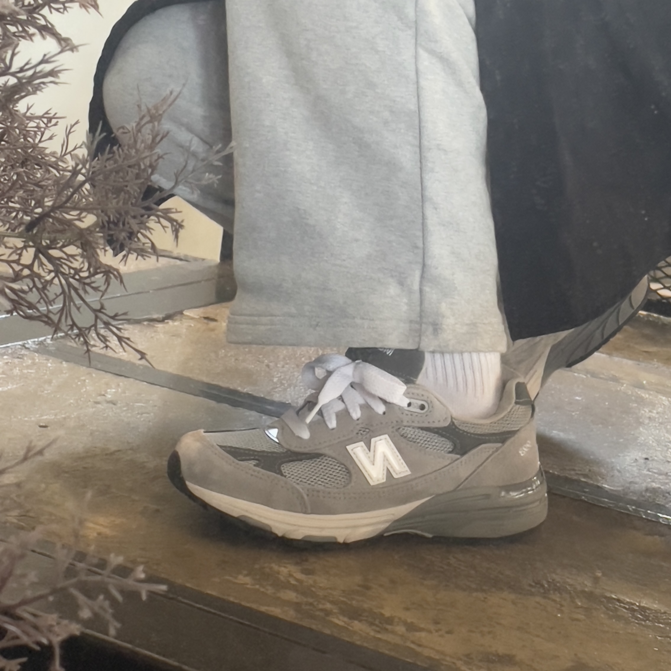 (W) New Balance 993 Made in USA Grey - B Standard 착용 스타일