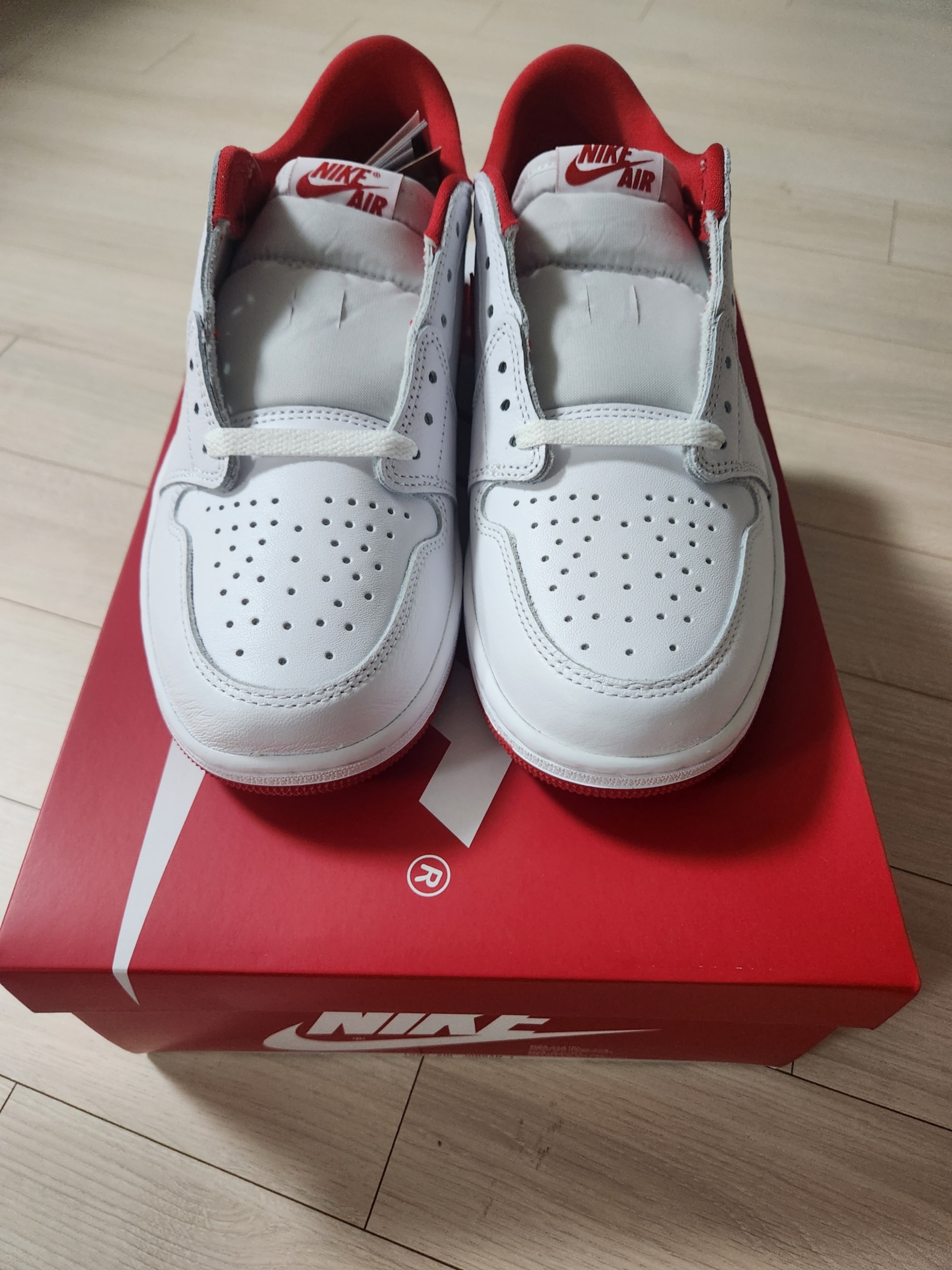 Jordan 1 Retro Low OG University Red 착용 스타일 - 1