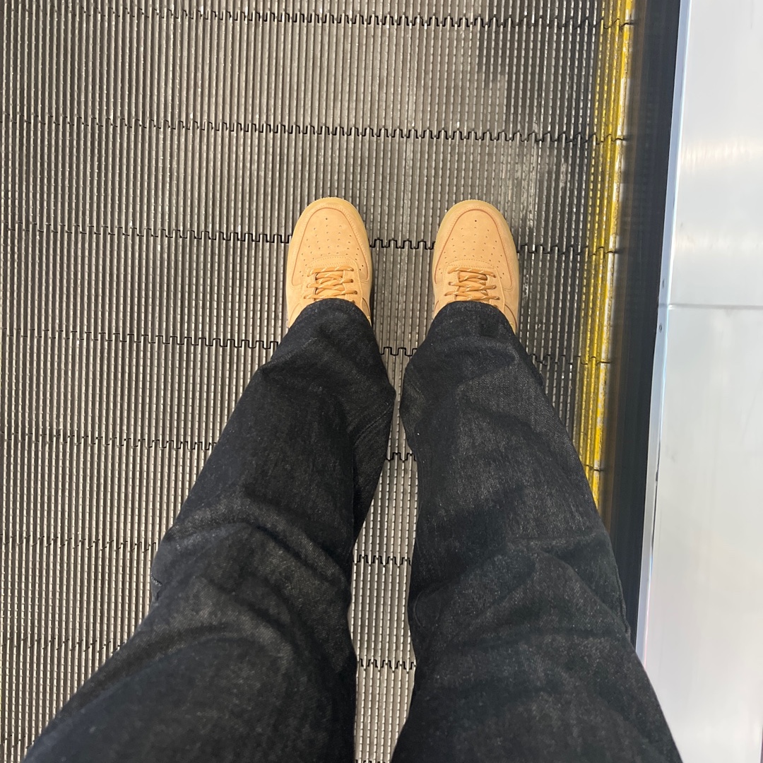 Nike Air Force 1 '07 WB Flax 착용 스타일