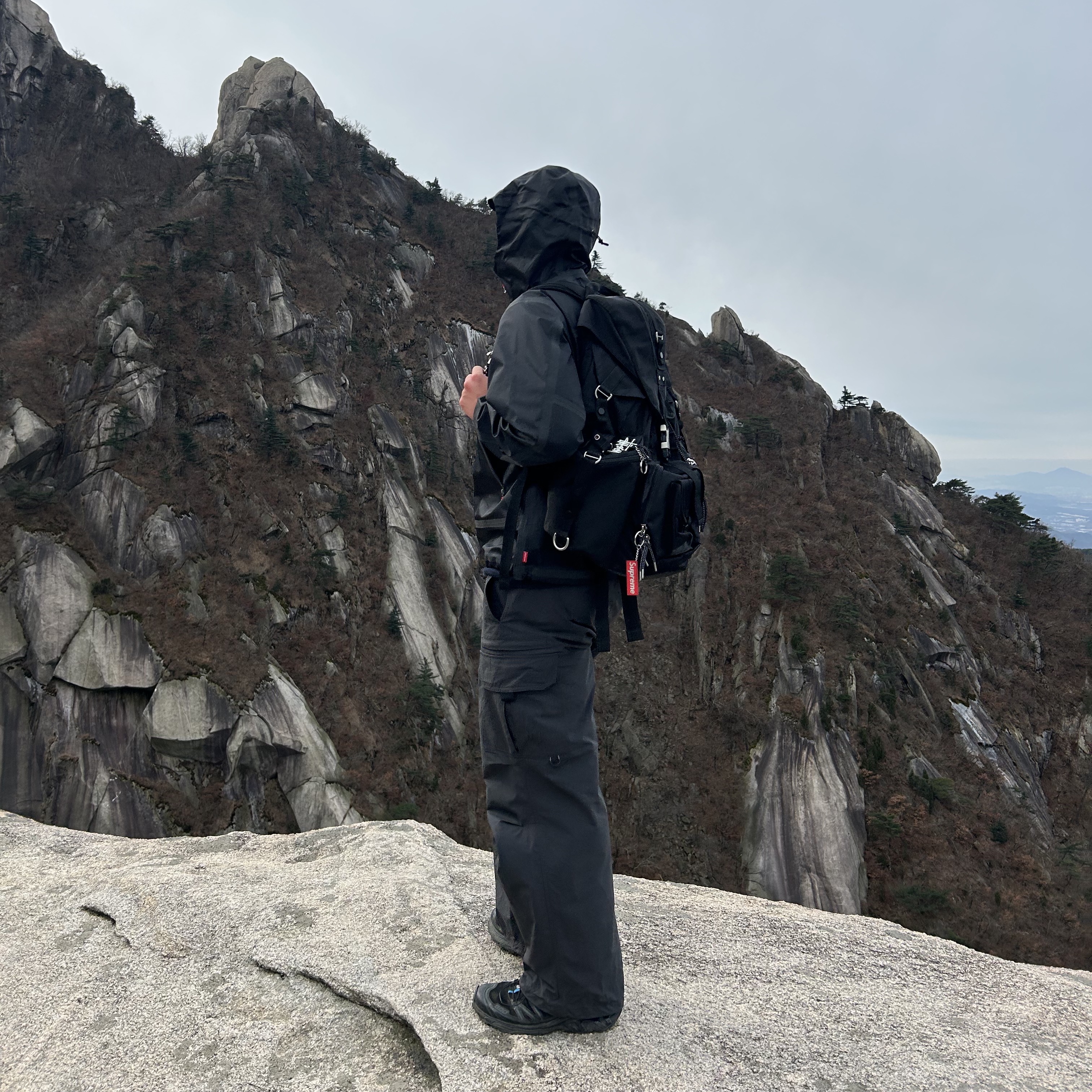 Supreme x The North Face Summit Series Outer Tape Seam Jacket Black - 21SS 착용 스타일 - 3