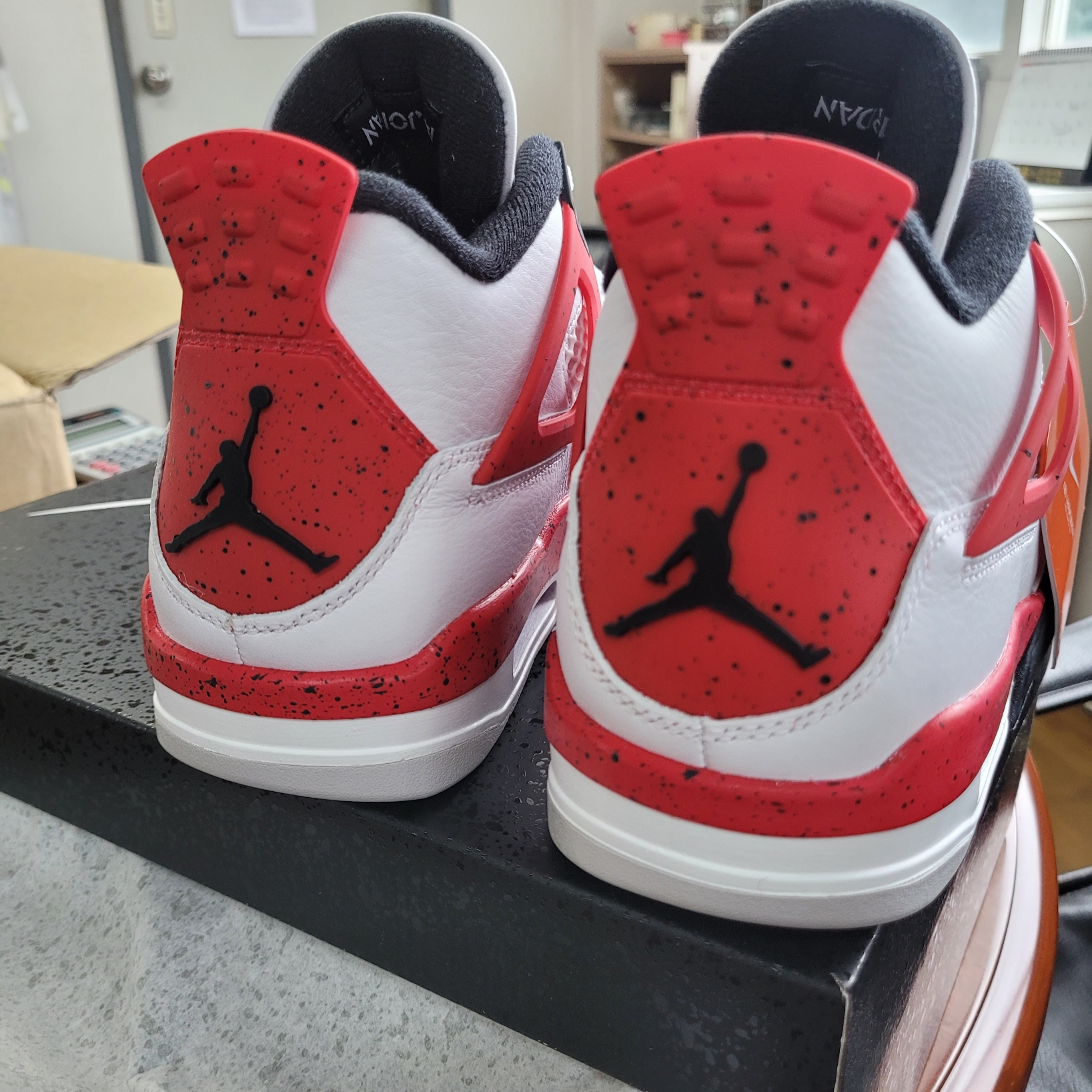 Jordan 4 Retro Red Cement 착용 스타일 - 2