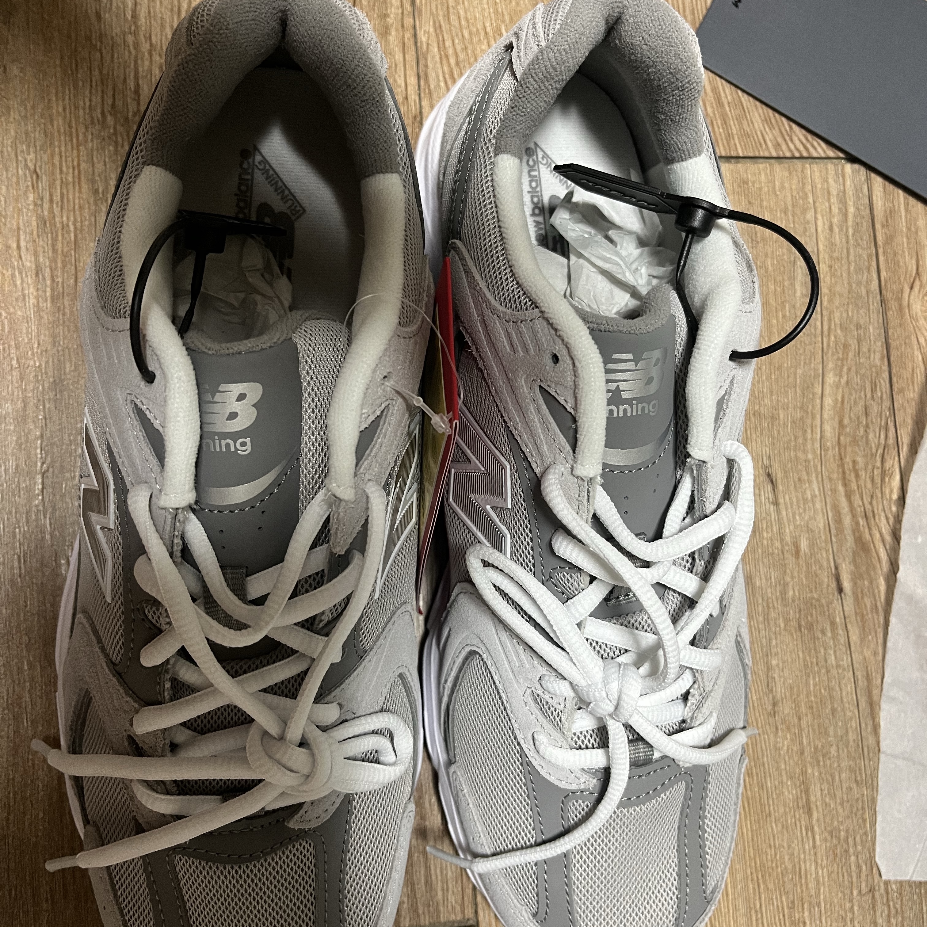 New Balance 530 Grey 착용 스타일