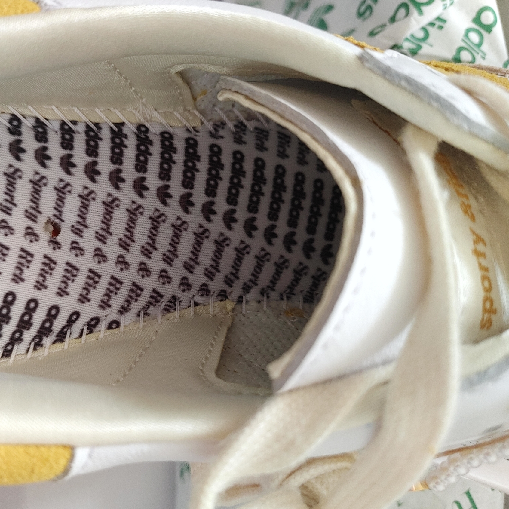 Adidas x Sporty & Rich Samba OG Cloud White Bold Gold 착용 스타일 - 2