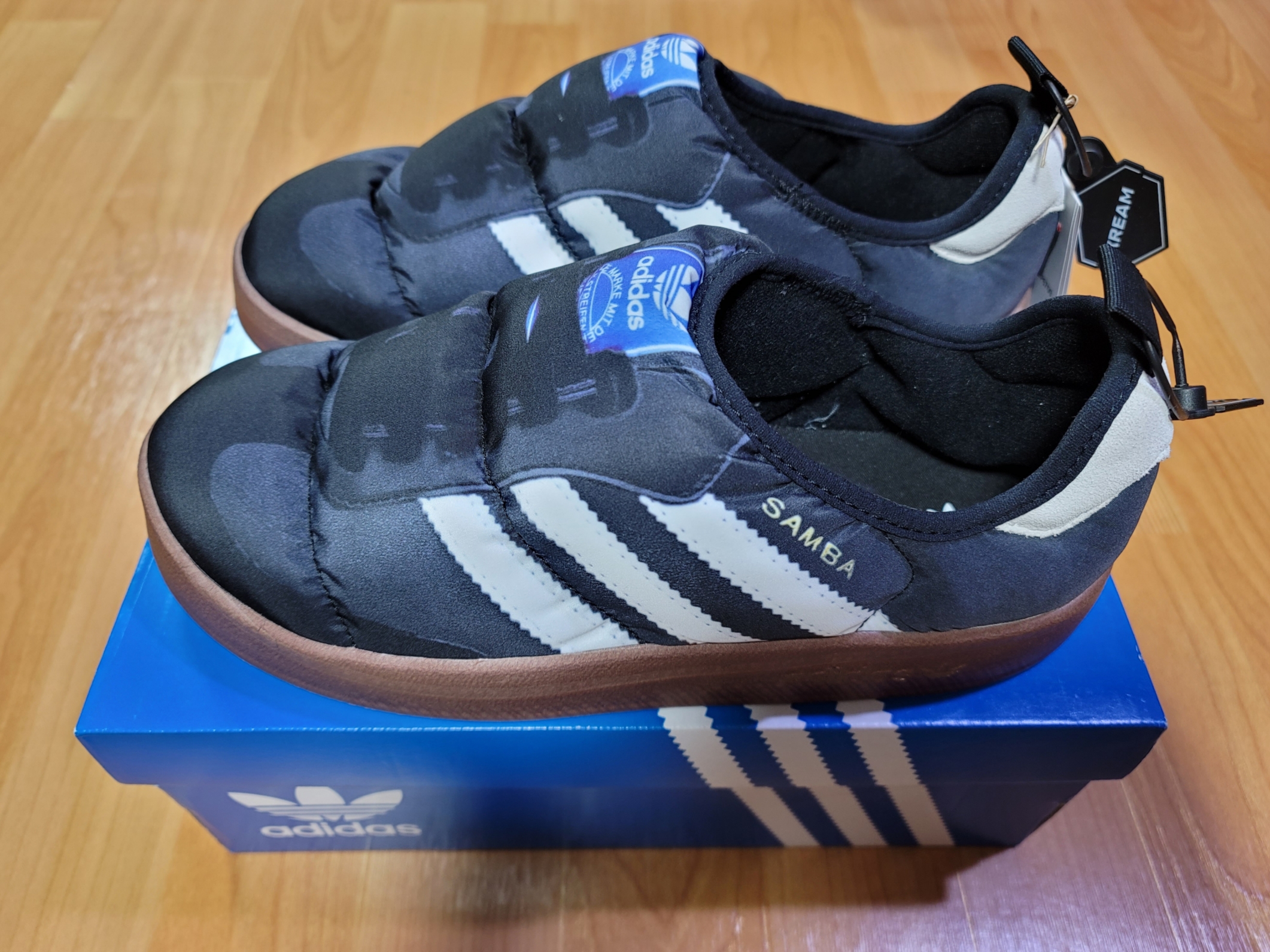 Adidas Puffylette Samba Core Black 착용 스타일 - 2