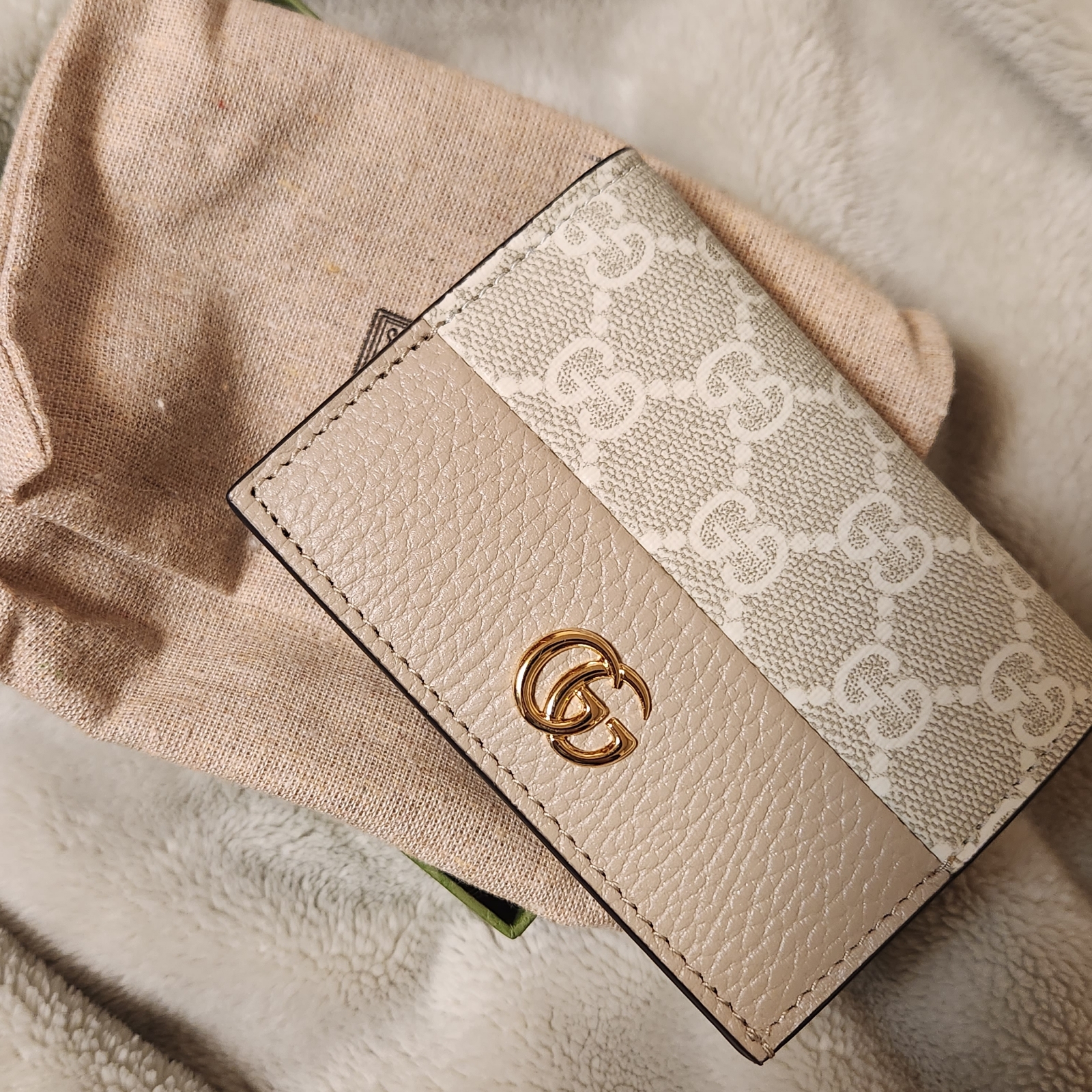 Gucci GG Marmont Card Case Wallet Oatmeal Leather Supreme 착용 스타일