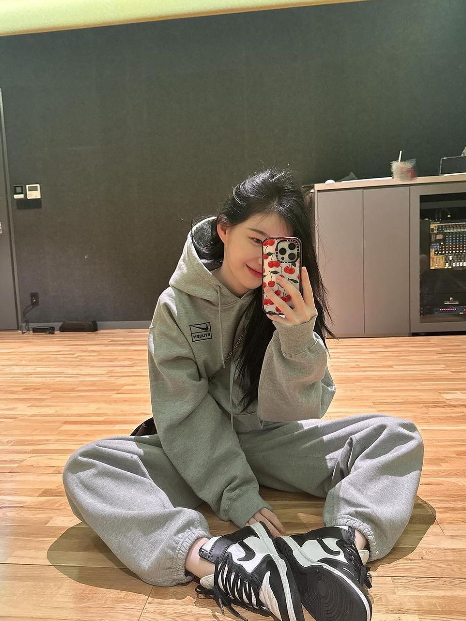 Jil Sander Hooded Logo Sweatshirt Light Grey - 23SS, Nike x Stussy NRG RA Pullover Hoodie Dark Grey Heather (DJ9488-063) 착용 스타일 - 2