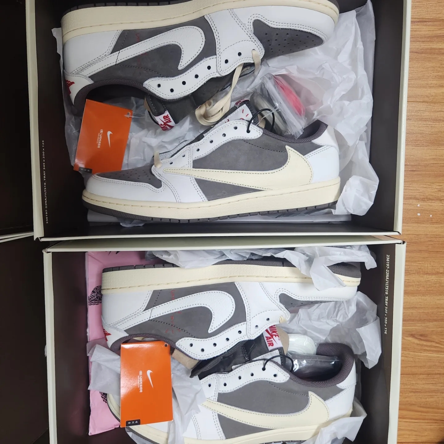 Jordan 1 x Travis Scott Retro Low OG SP Sail and Ridgerock 착용 스타일 - 2