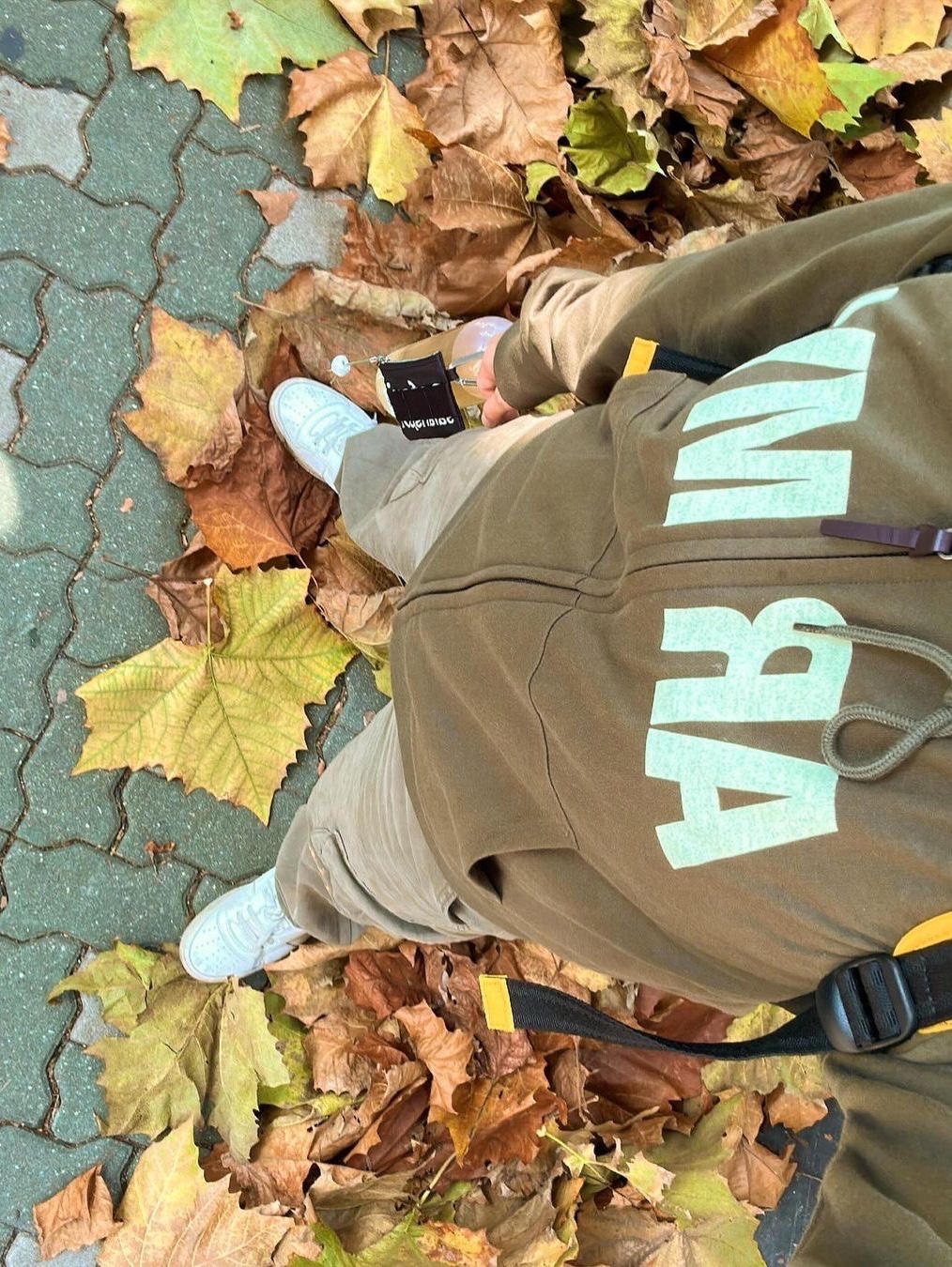Safarispot Not Army Reversible Hoodie Zipup Olive, Safarispot Not Army Reversible Hoodie Zipup Cream 착용 스타일 - 1