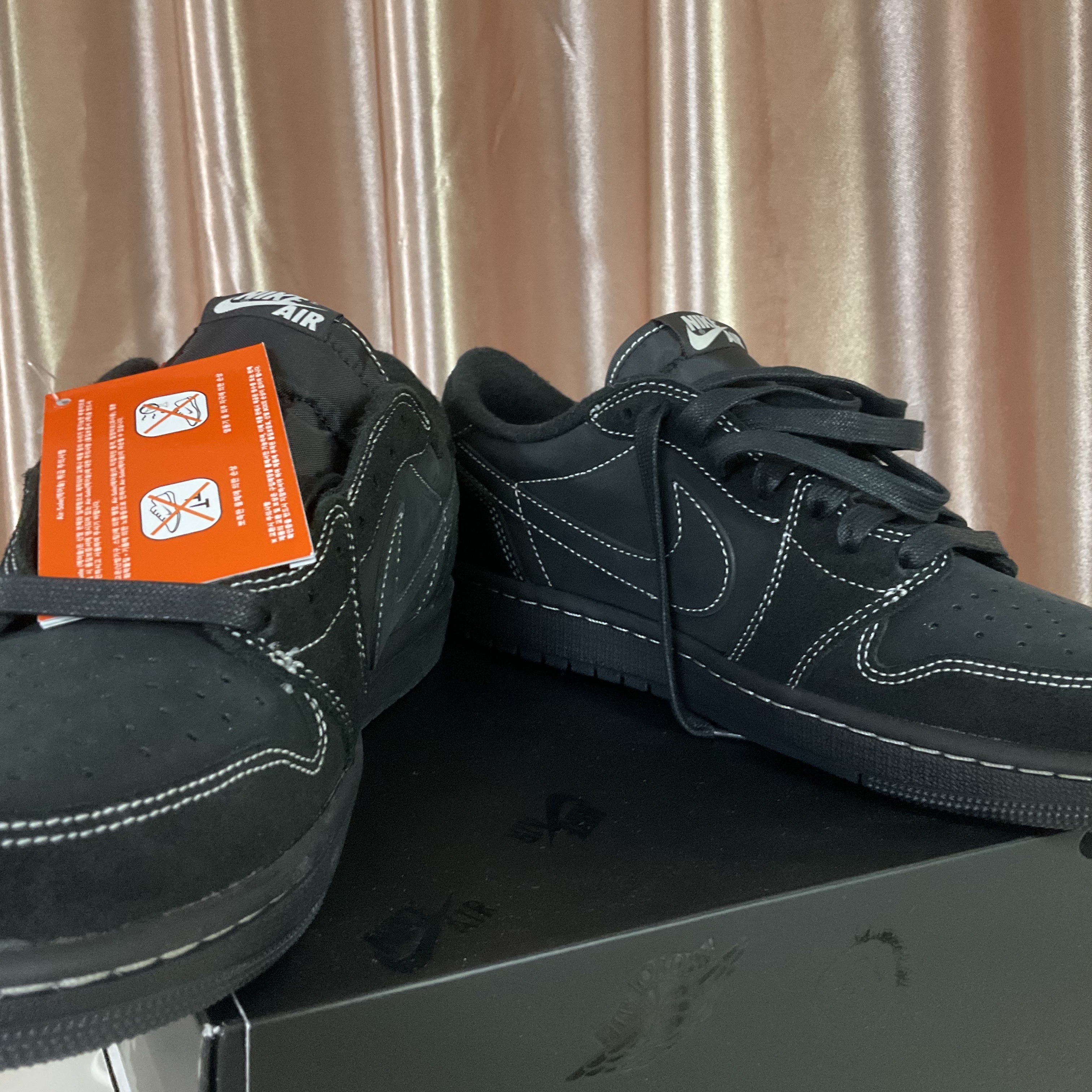 Jordan 1 x Travis Scott Retro Low OG SP Black Phantom 착용 스타일