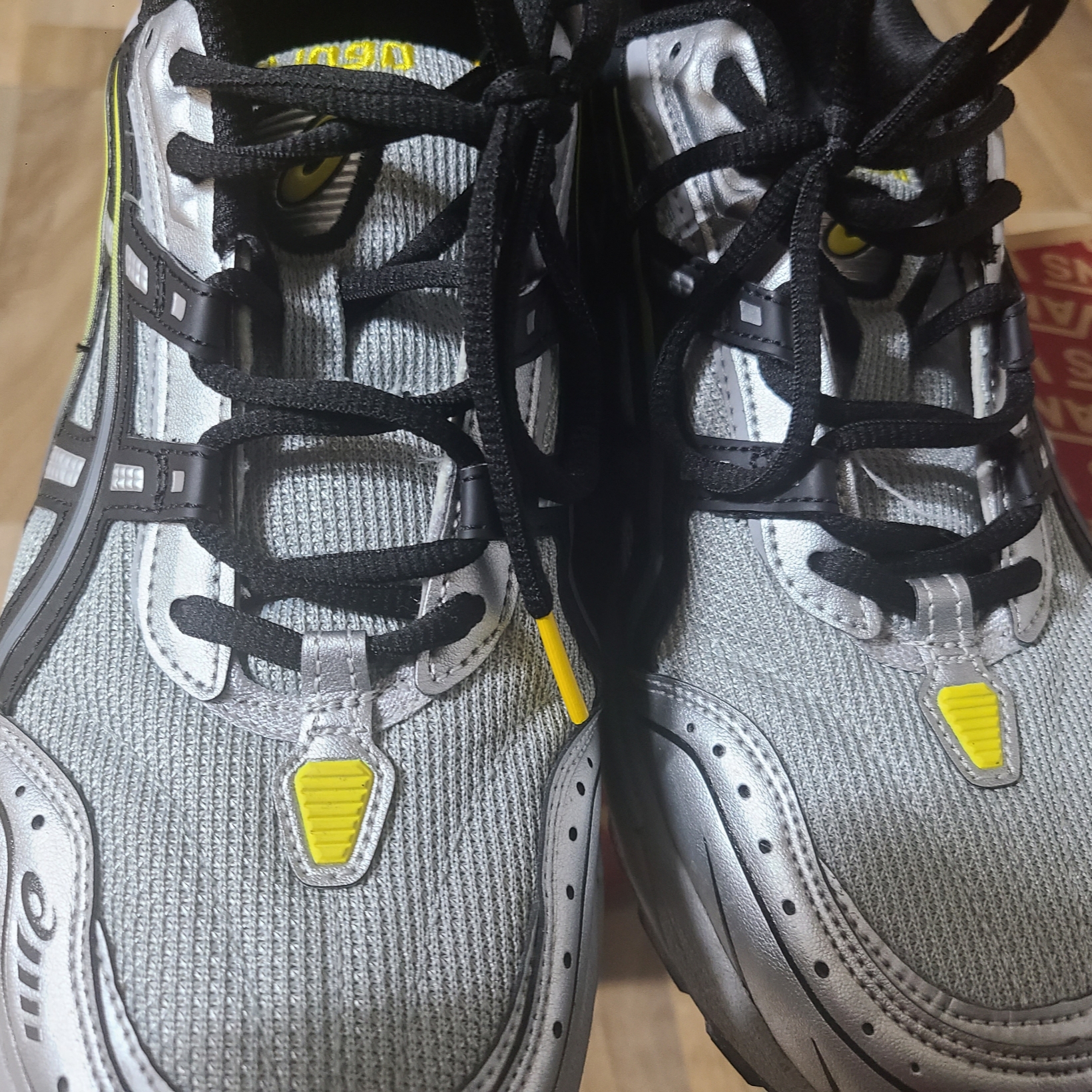 Asics Gel-1090 Mid Grey Black 착용 스타일