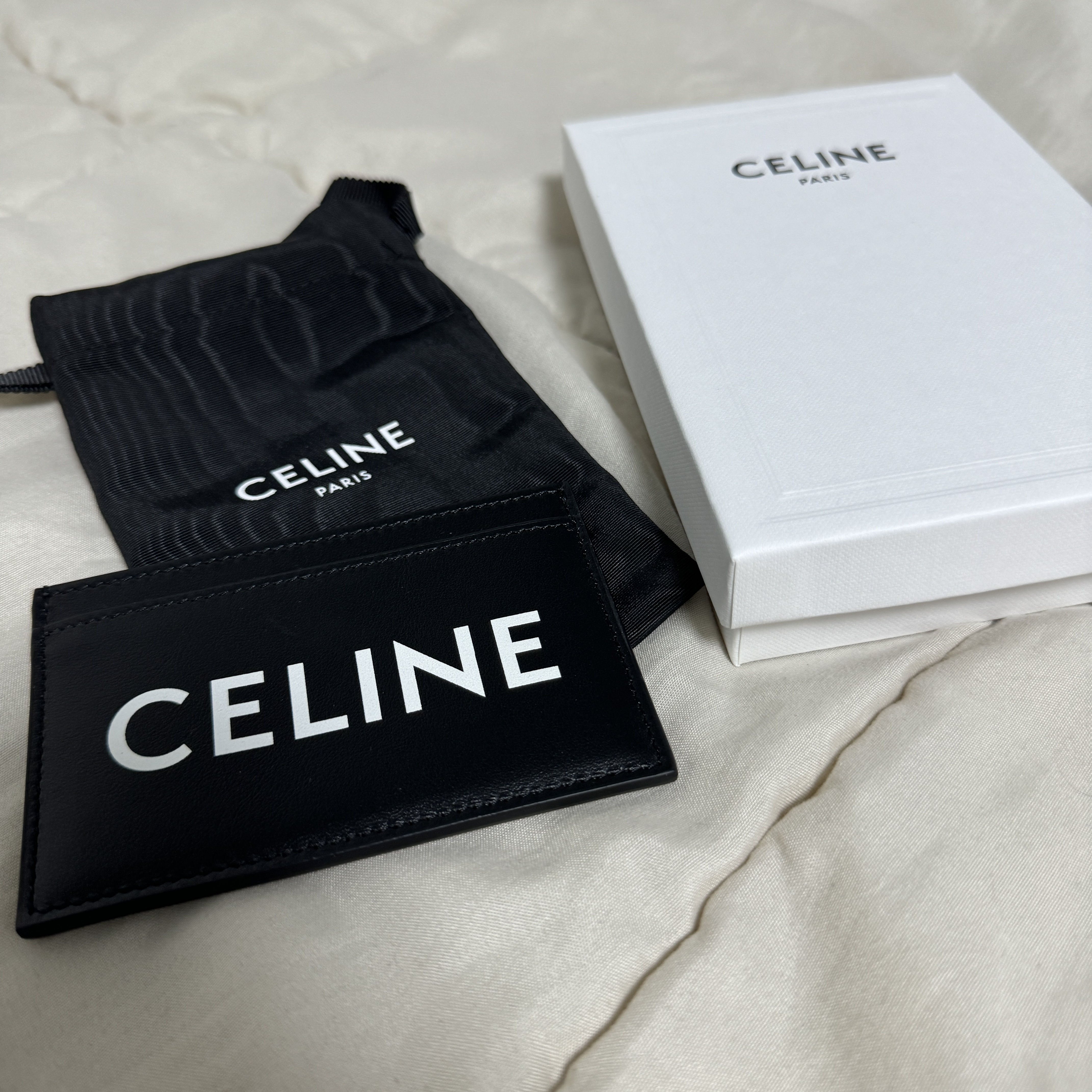 Celine Card Holder Black 착용 스타일