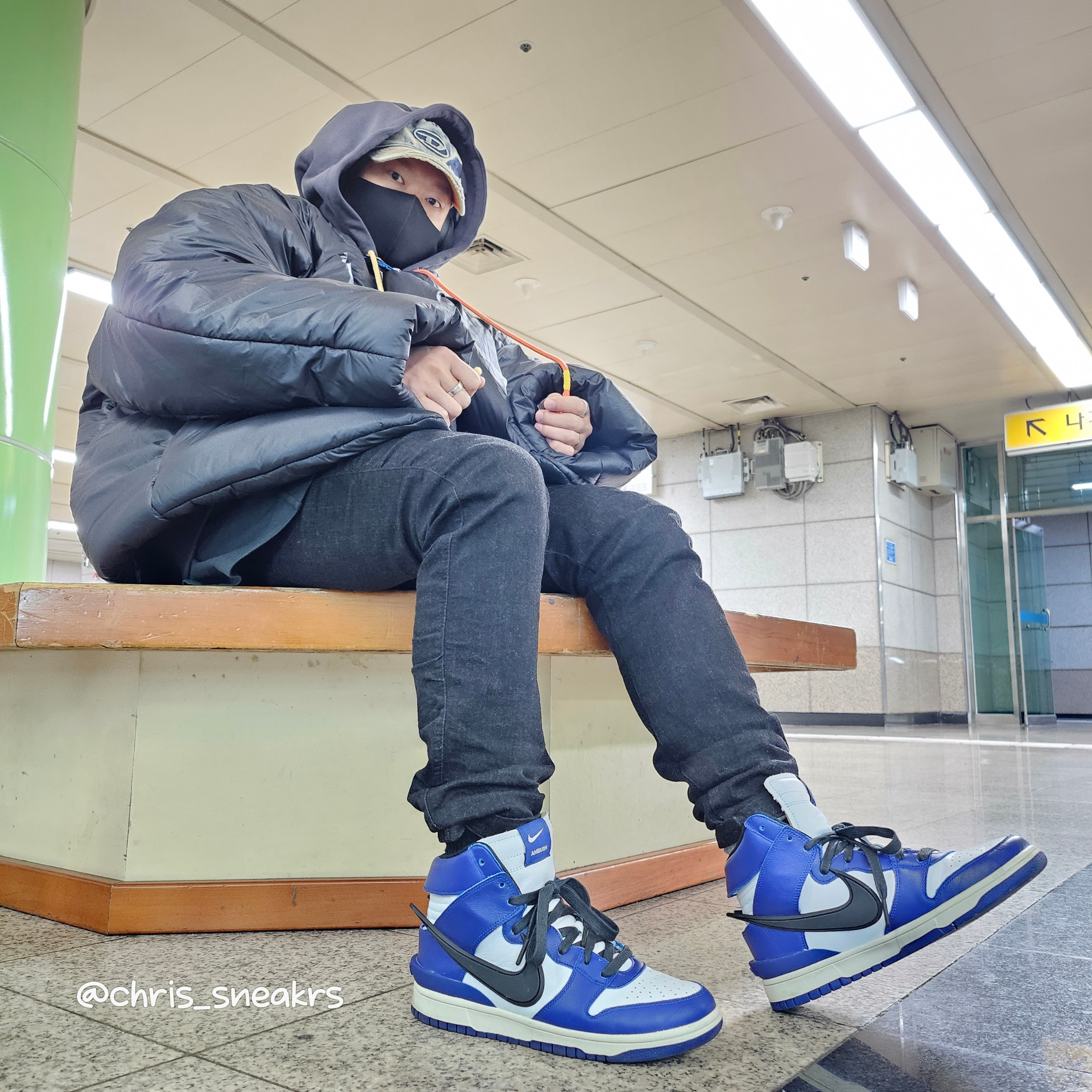 Yeezy Gap Engineered By Balenciaga Round Jacket 2 Black, Nike x Ambush Dunk High Deep Royal Blue 착용 스타일 - 6