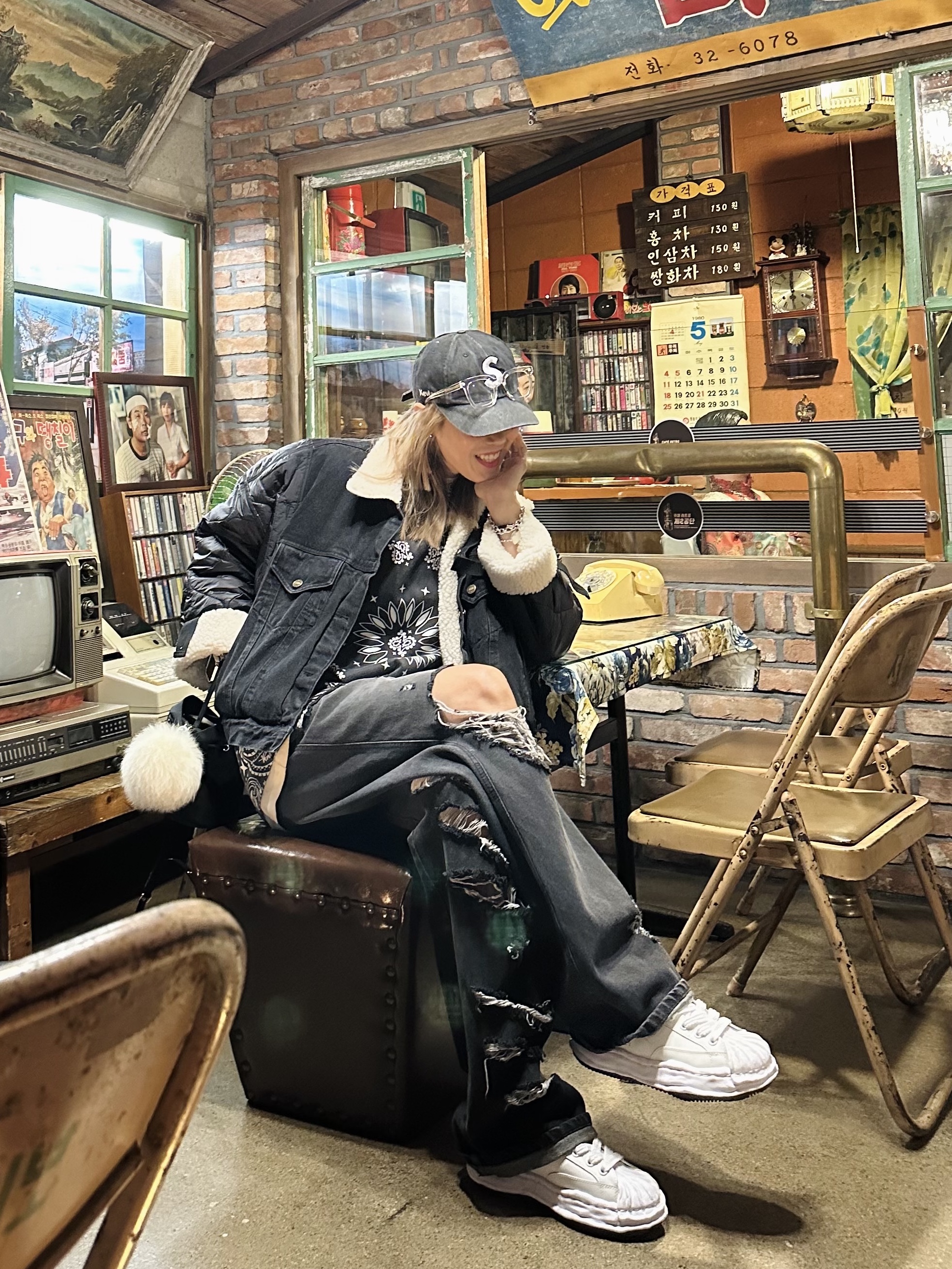 Maison Mihara Yasuhiro Blakey OG Sole Leather Low-top Sneakers White, Supreme Small Box T-Shirt Black Bandana - 21SS 착용 스타일 - 2