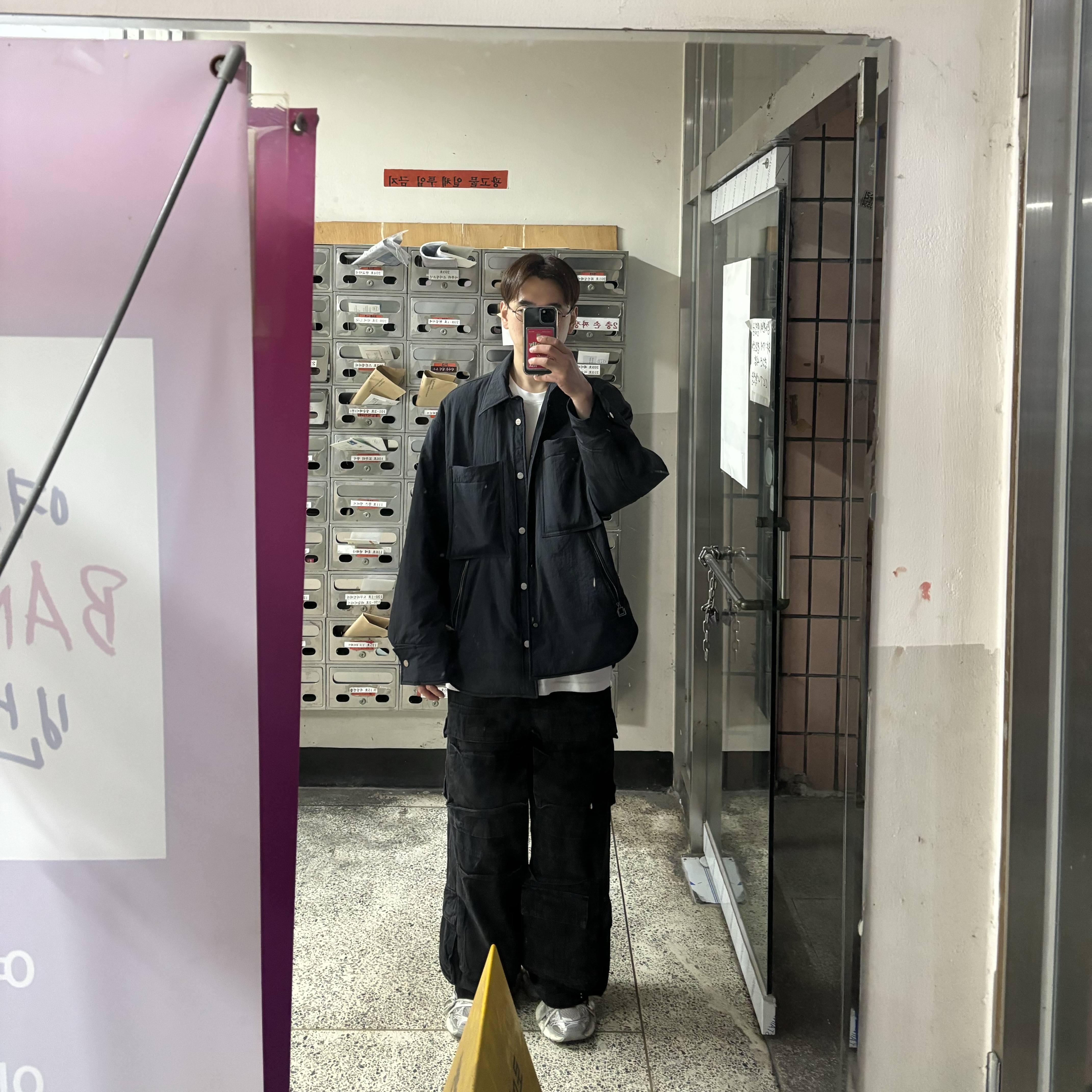 Project G/R Crinkle Denim Cargo Pants Black, Balenciaga 3XL Sneakers Light Beige 착용 스타일