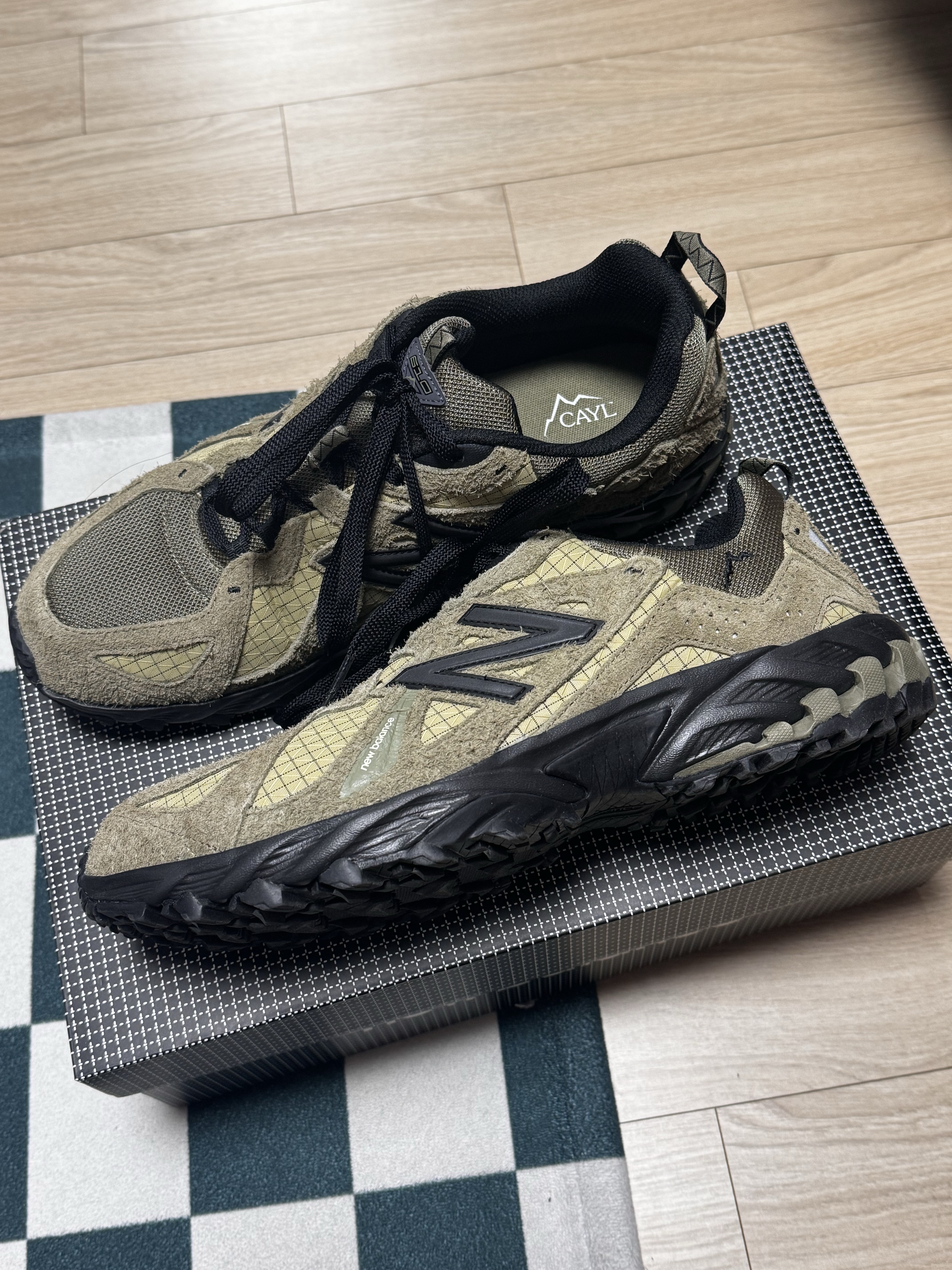 New Balance x Cayl ML610TCL Covert Green 착용 스타일