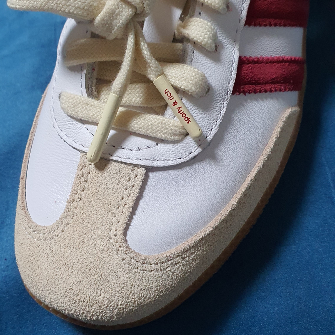 Adidas x Sporty & Rich Samba OG Cloud White Collegiate Burgundy 착용 스타일