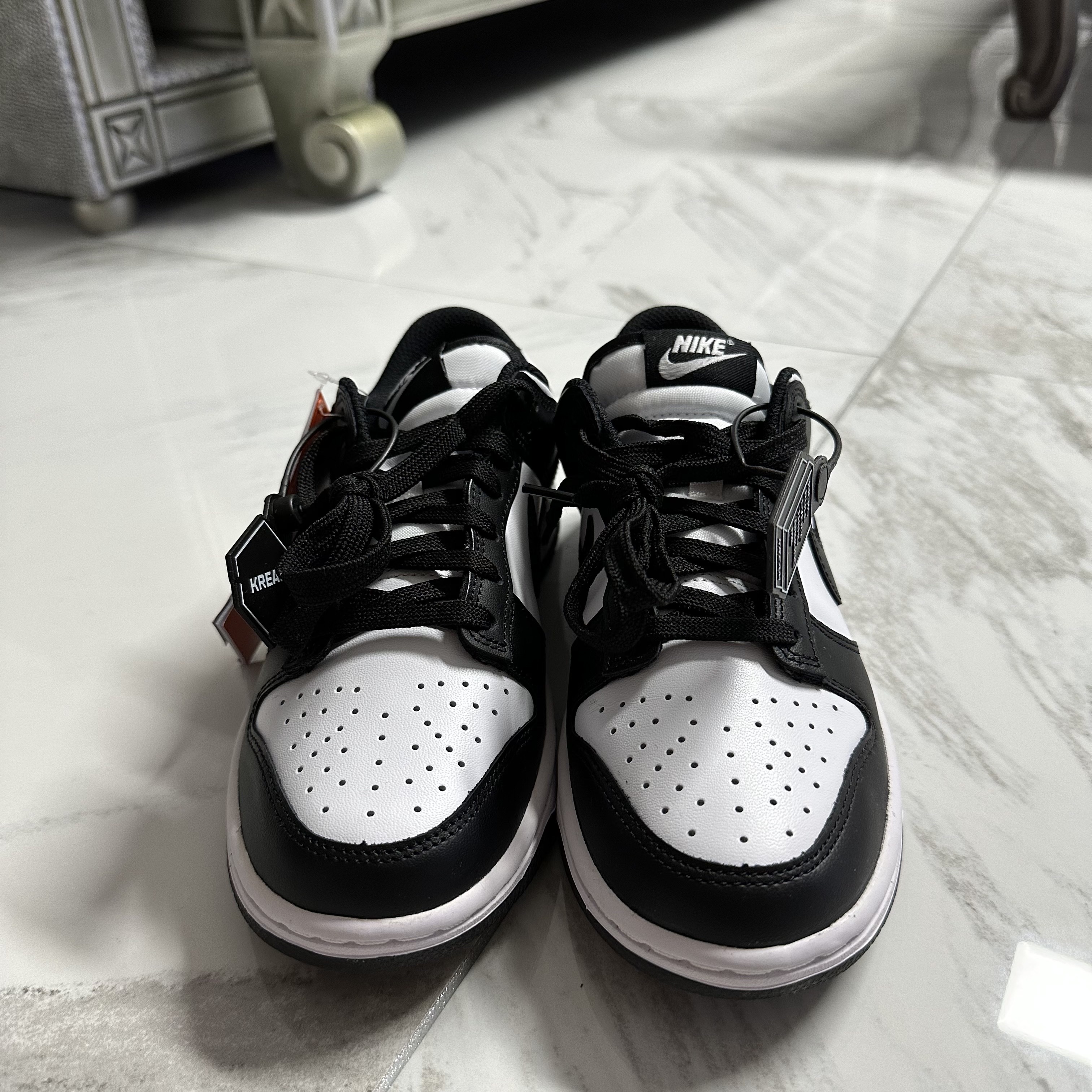 (W) Nike Dunk Low Black 착용 스타일 - 2
