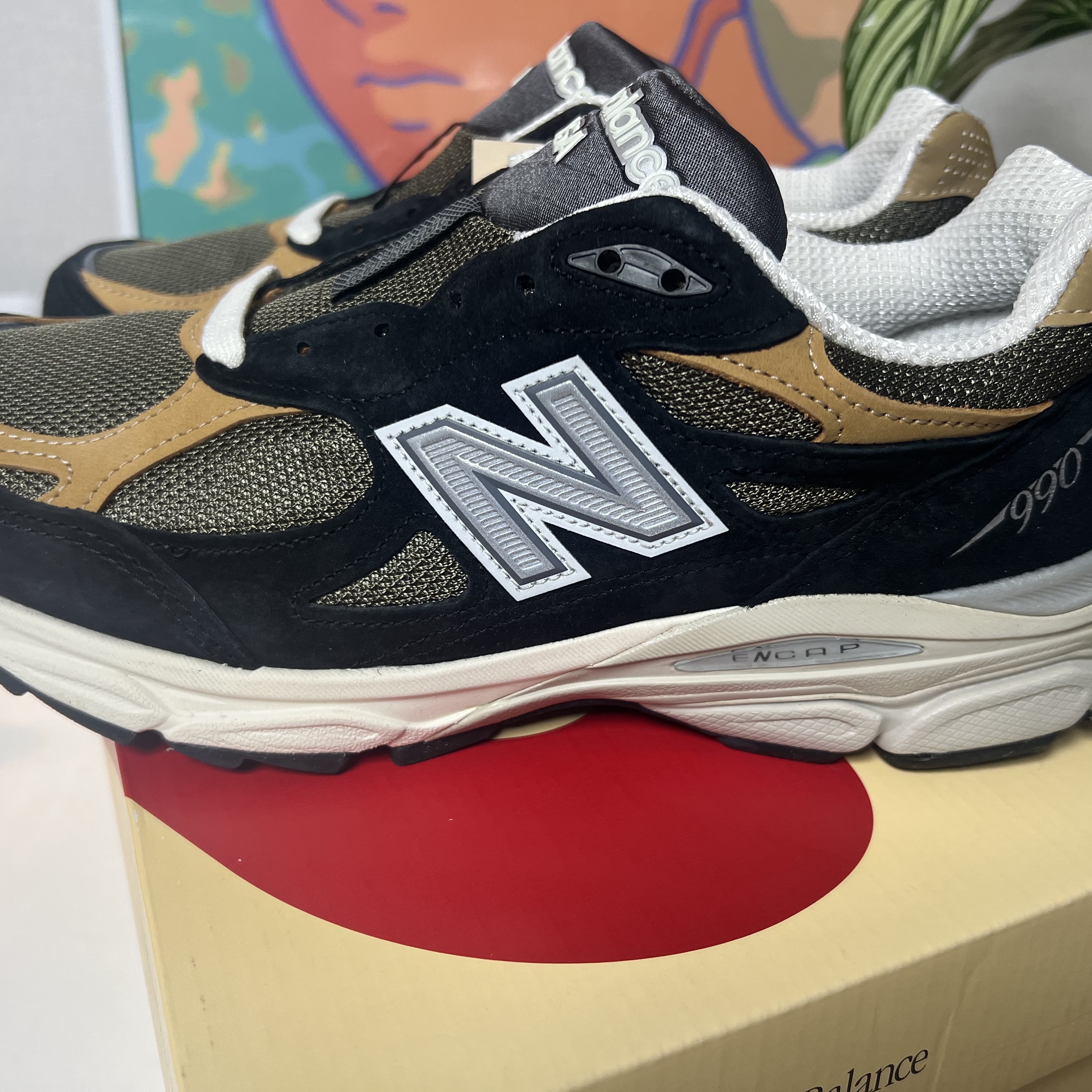 New Balance 990v3 Made in USA Black Tan 착용 스타일 - 2