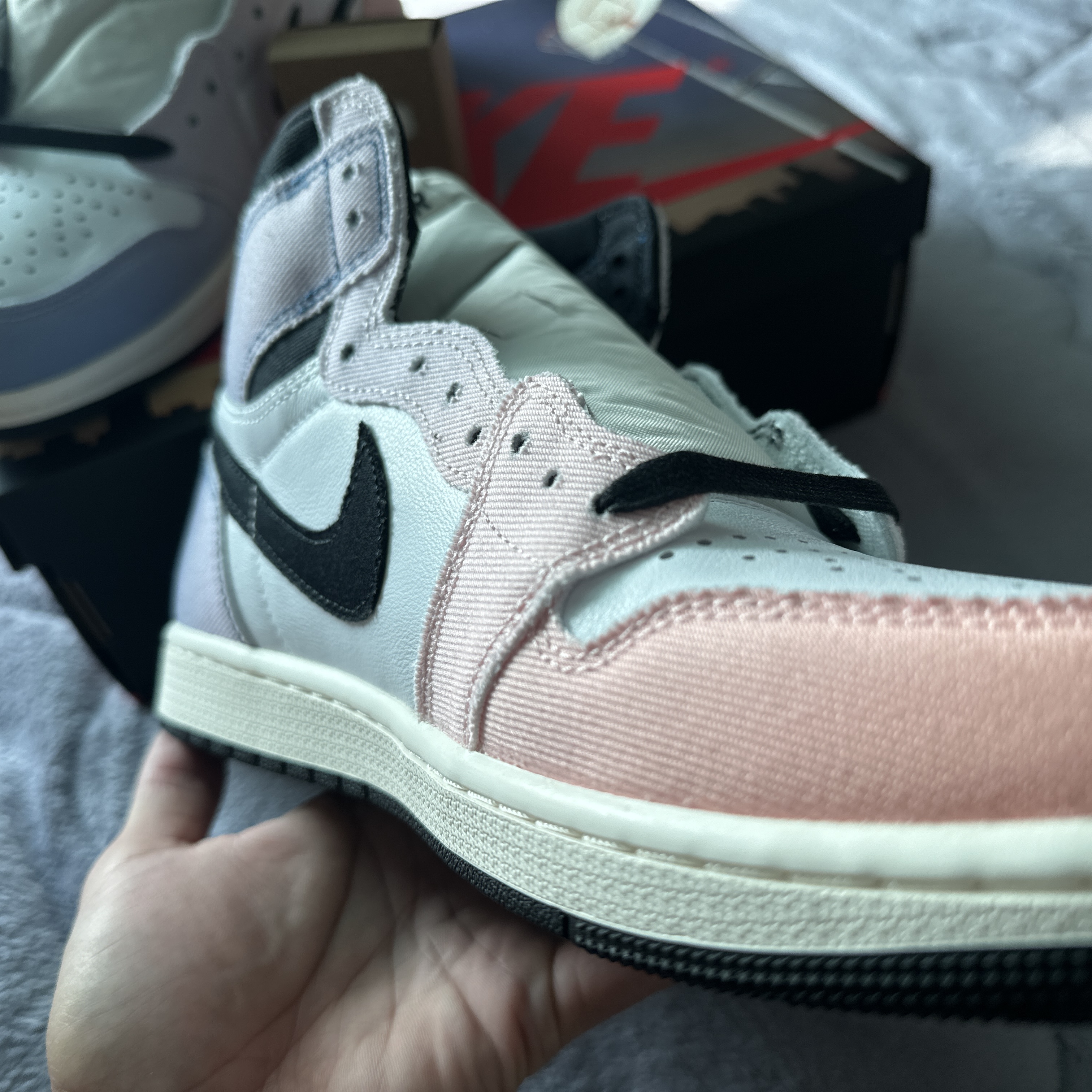 Jordan 1 Retro High OG Multi Color 착용 스타일 - 2