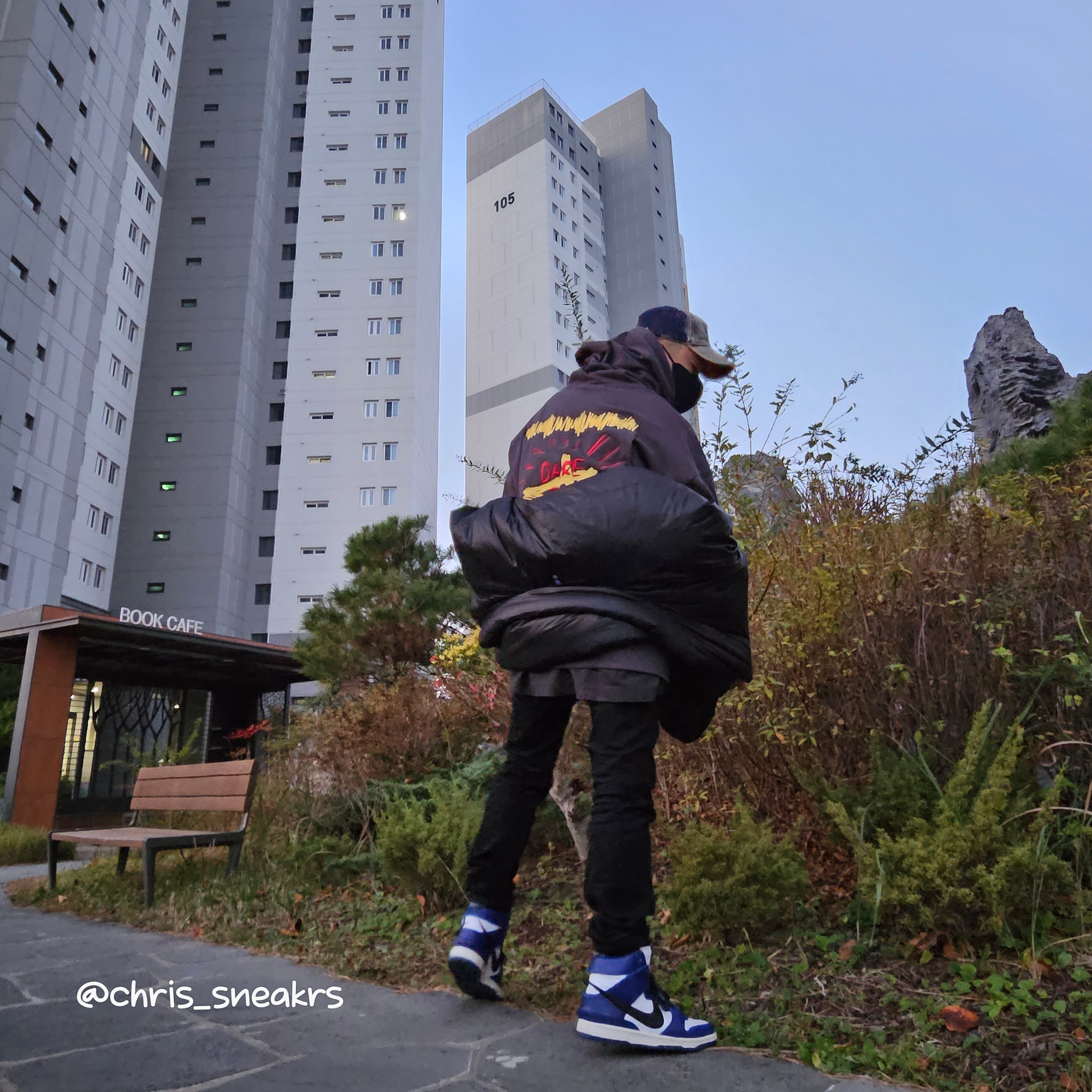 Yeezy Gap Engineered By Balenciaga Round Jacket 2 Black, Nike x Ambush Dunk High Deep Royal Blue 착용 스타일 - 3