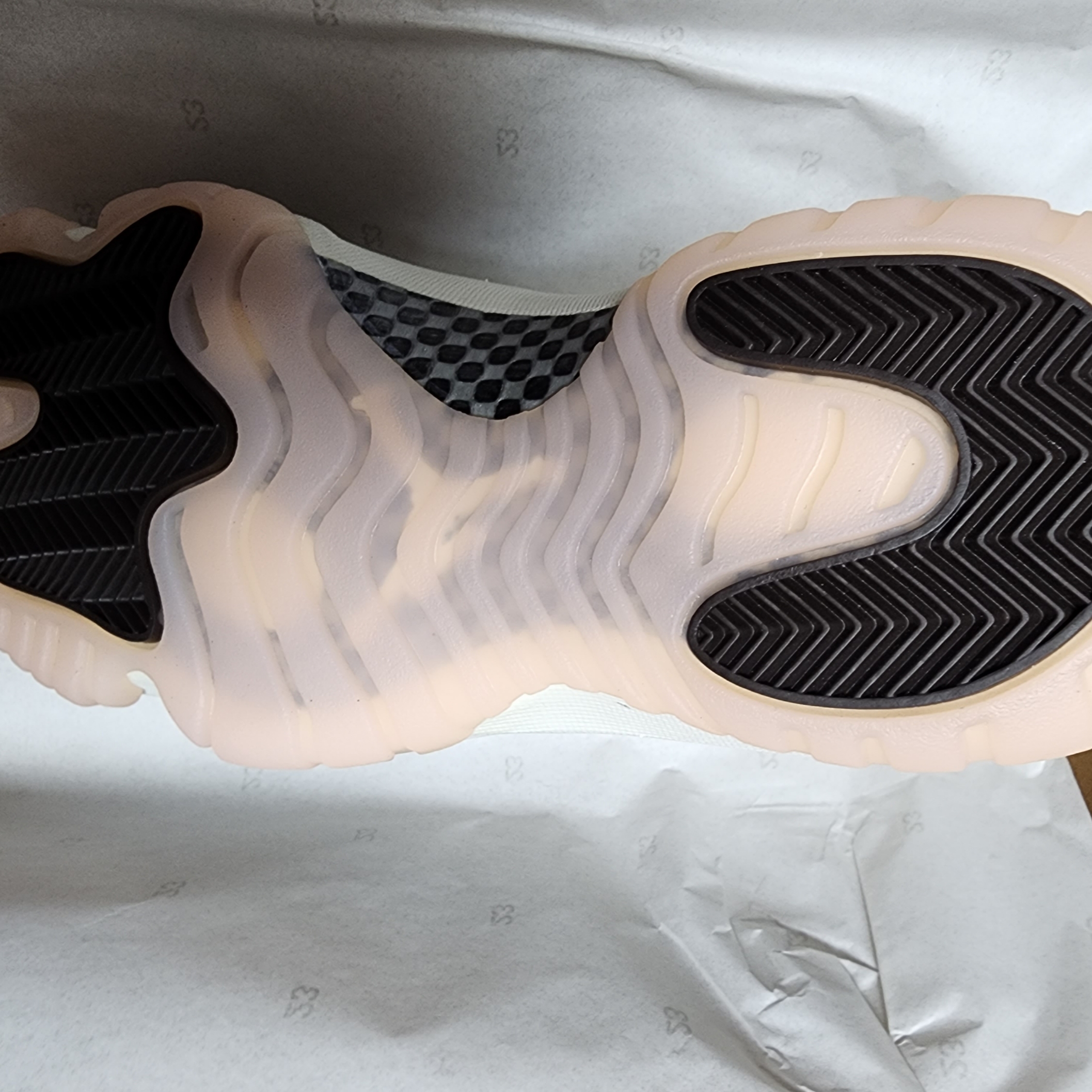(W) Jordan 11 Retro Neapolitan 착용 스타일 - 4