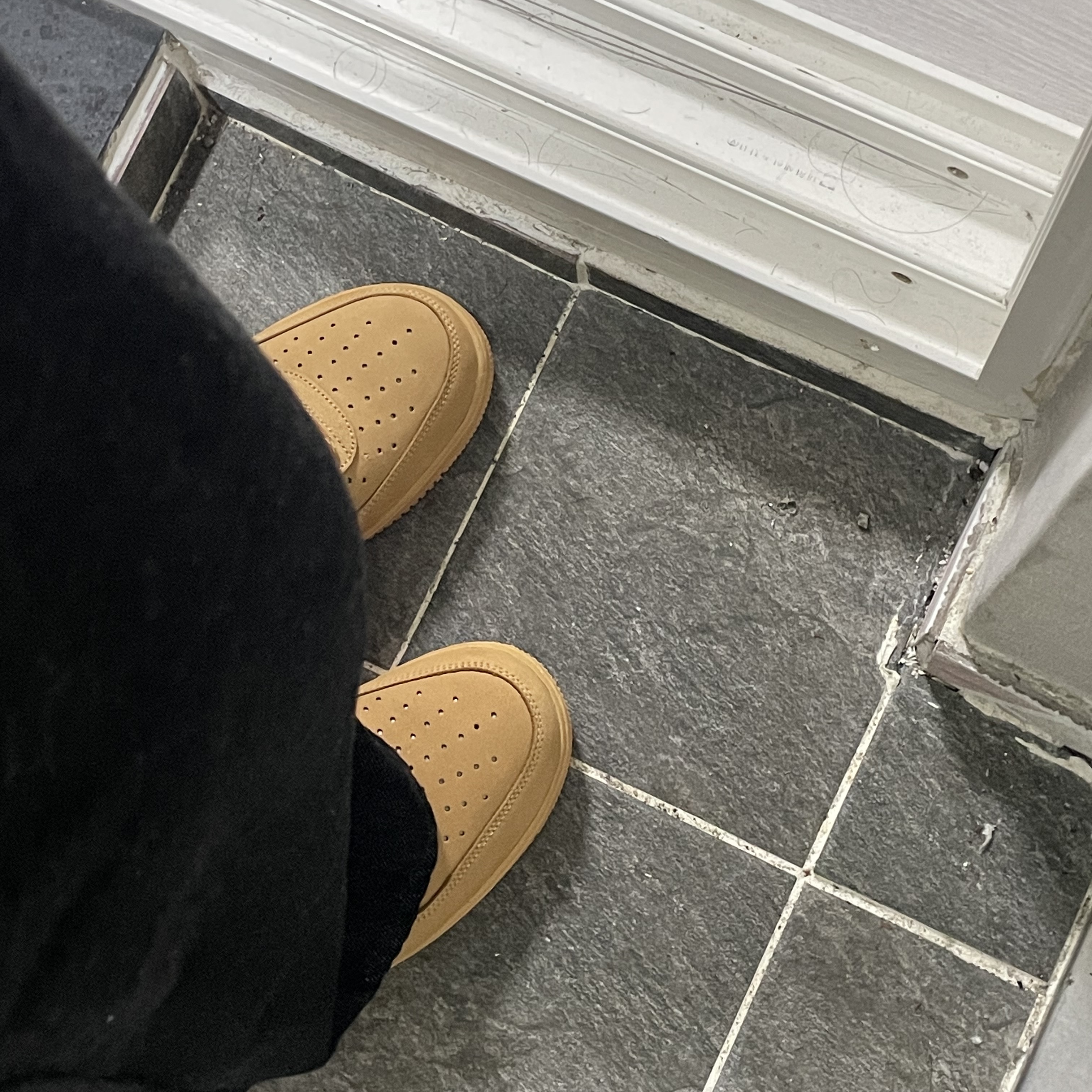 Nike Air Force 1 '07 WB Flax 착용 스타일