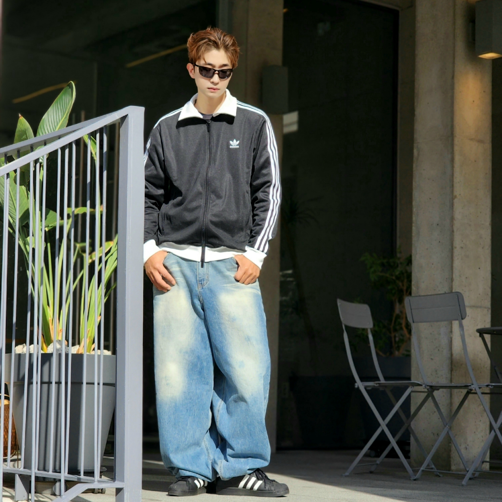 Adidas Superstar Core Black White, Adidas Adicolor Classics Beckenbauer Track Jacket Black - KR Sizing 착용 스타일 - 4