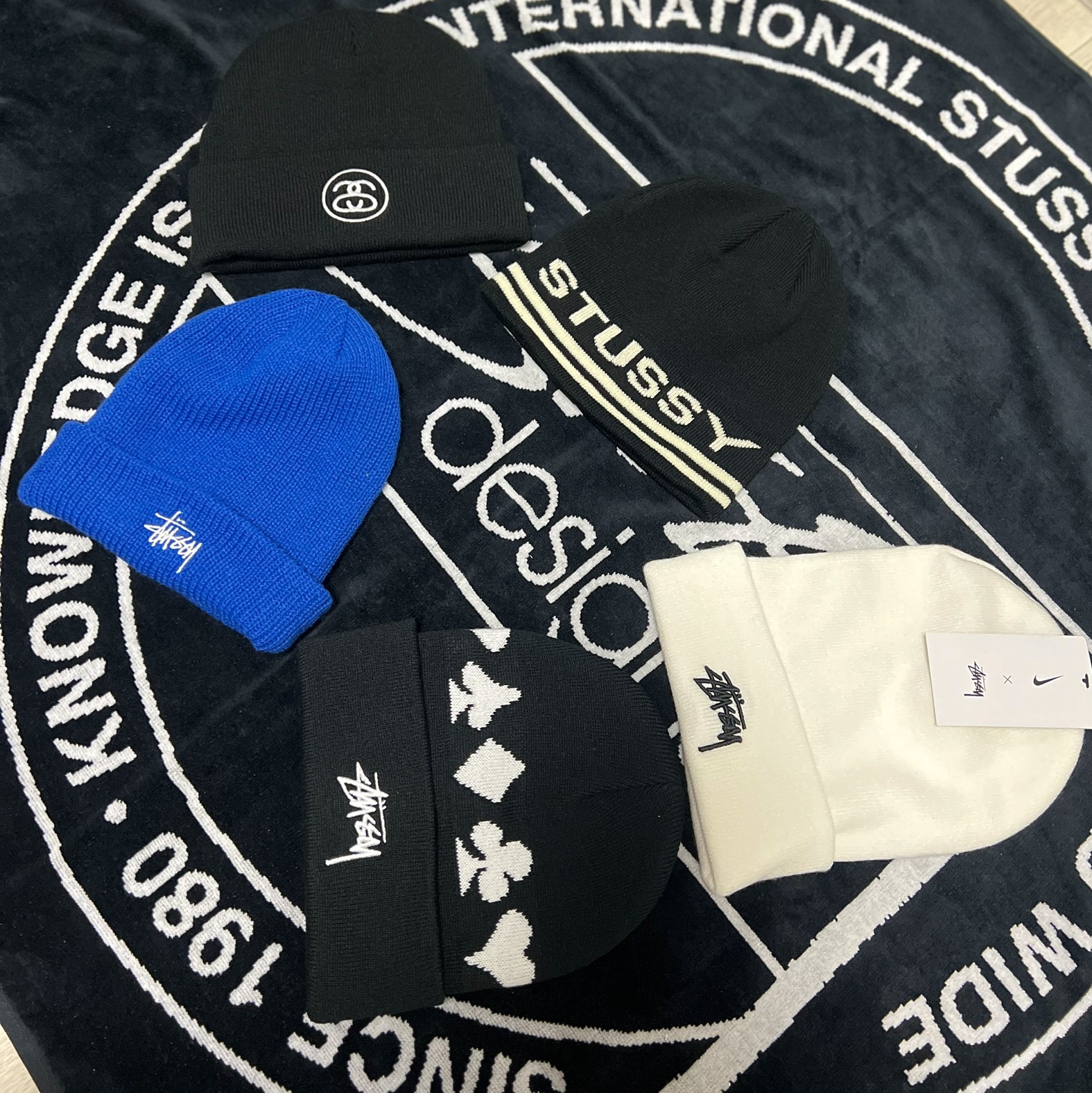 Stussy Basic Cuff Beanie Blue, Nike x Stussy NRG Cuffed Beanie Summit White 착용 스타일