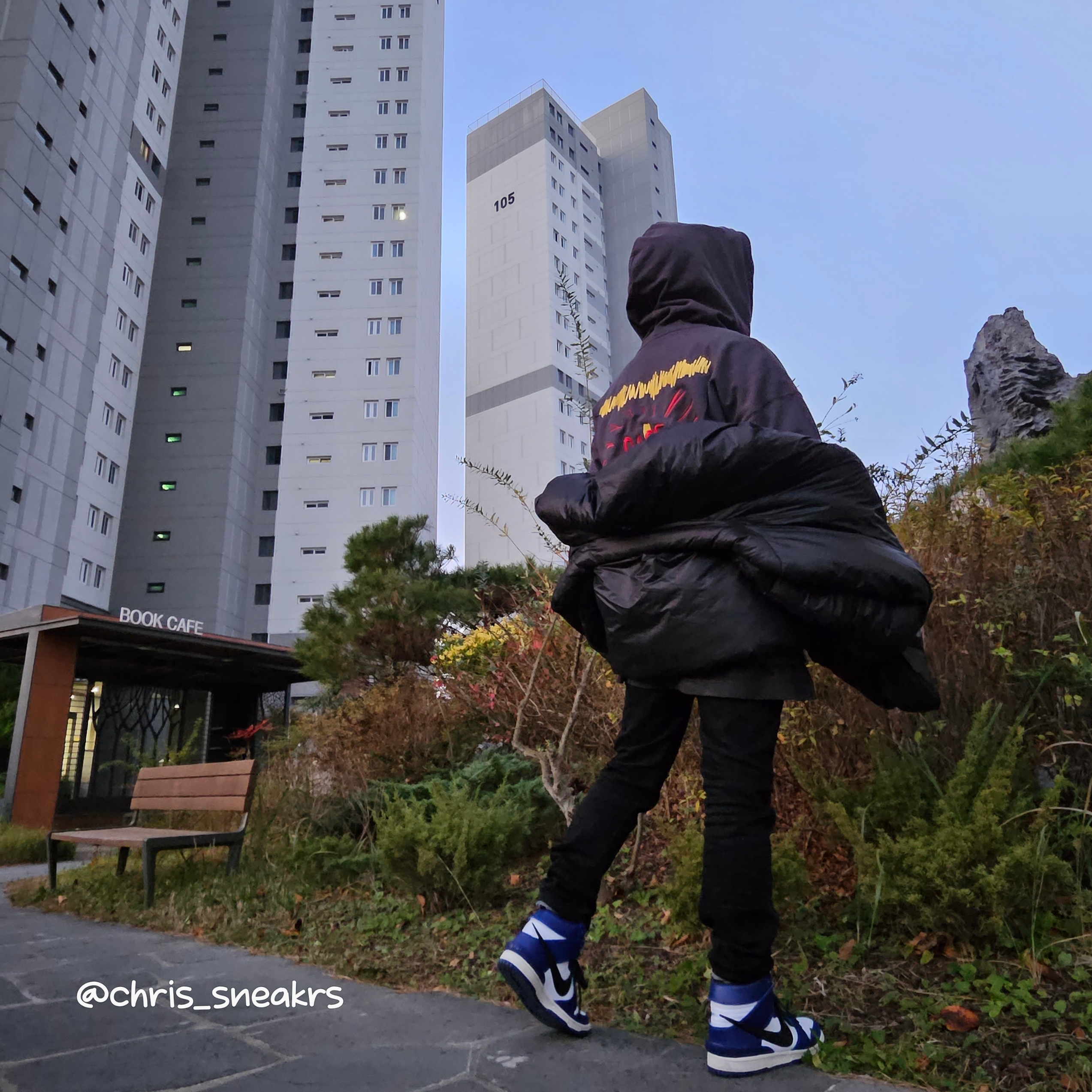 Yeezy Gap Engineered By Balenciaga Round Jacket 2 Black, Nike x Ambush Dunk High Deep Royal Blue 착용 스타일 - 4
