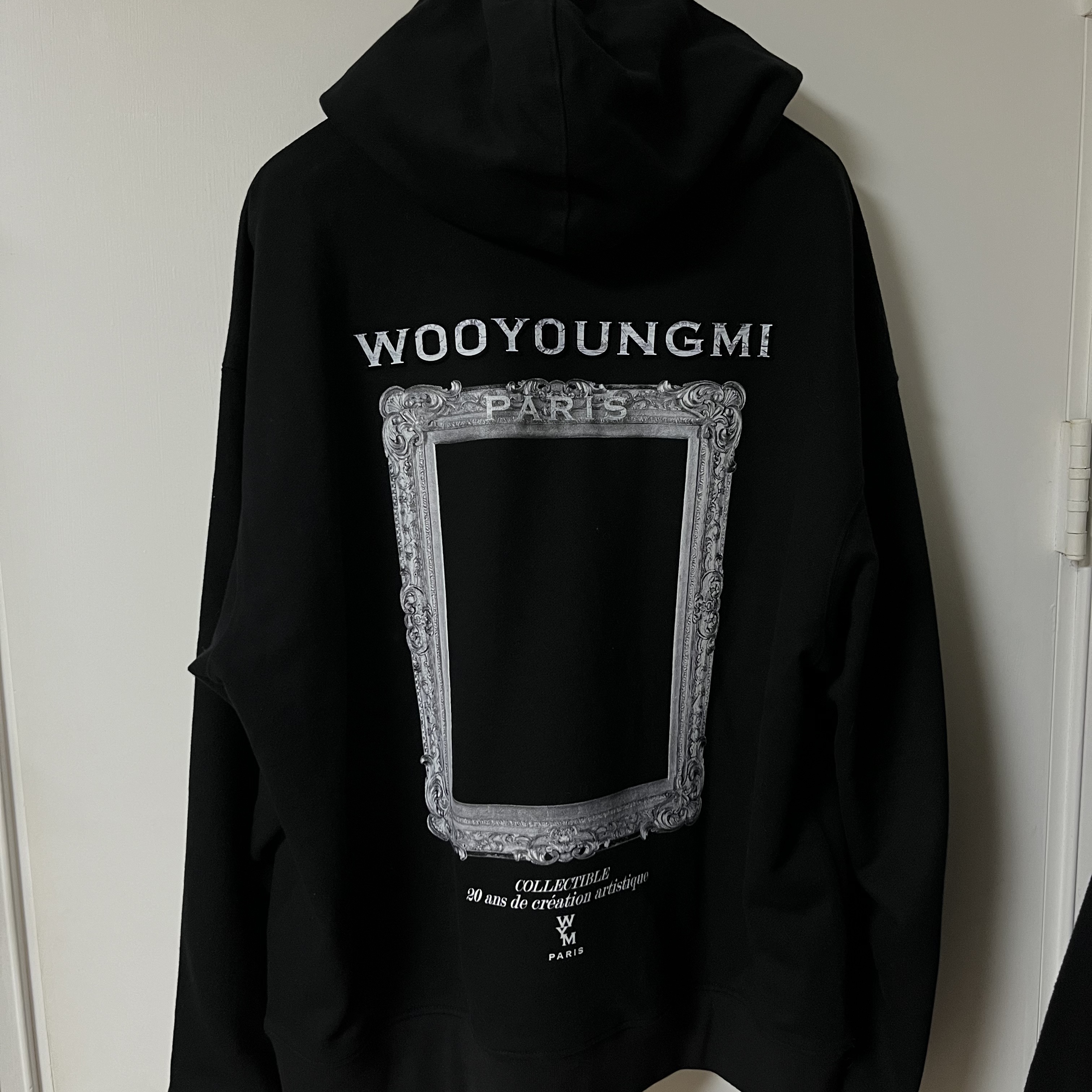 Wooyoungmi Frame Back Logo Hooded Sweatshirt Black - 23SS 착용 스타일