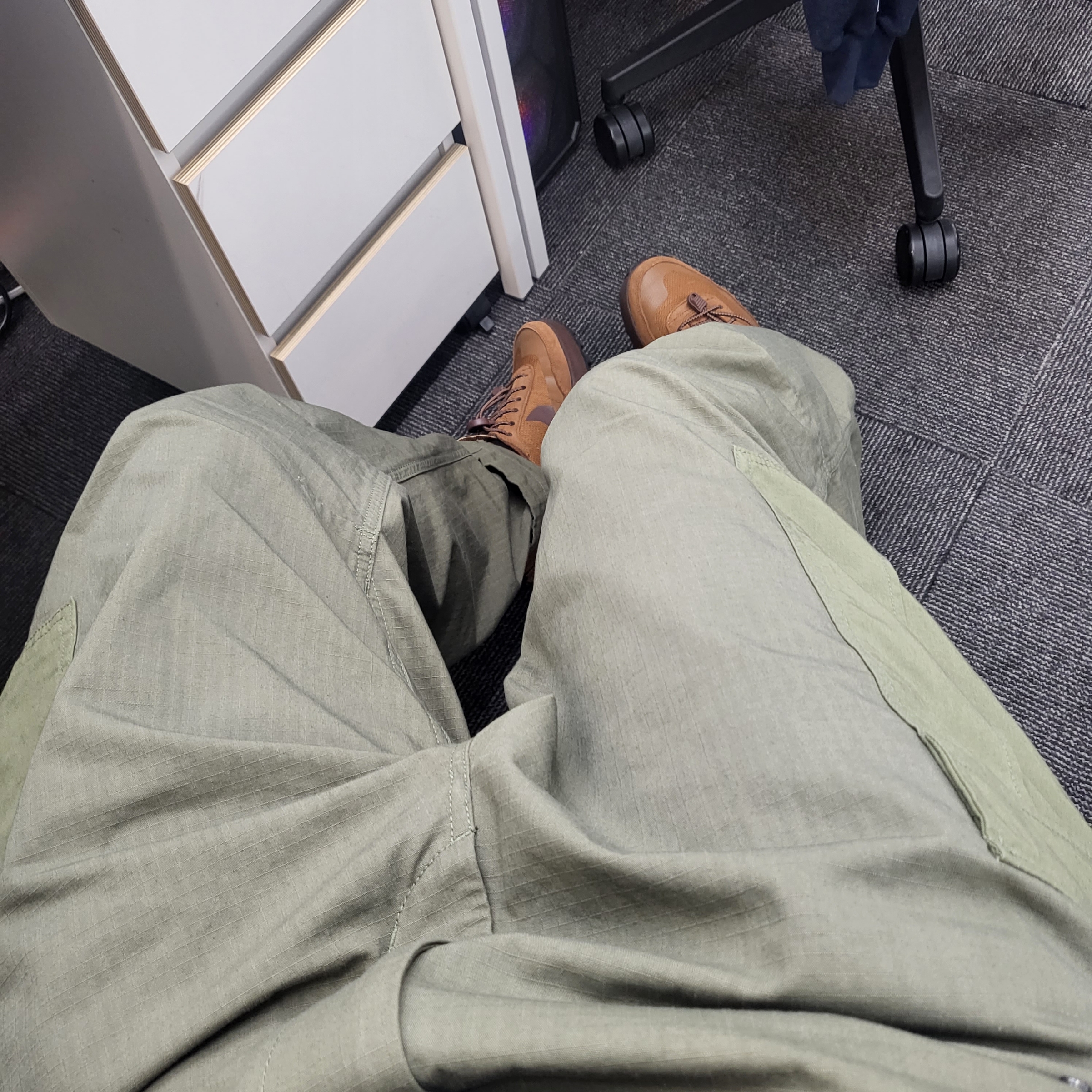 Nanamica Cargo Pants Khaki, Nike x Tom Sachs General Purpose Shoe Brown 착용 스타일