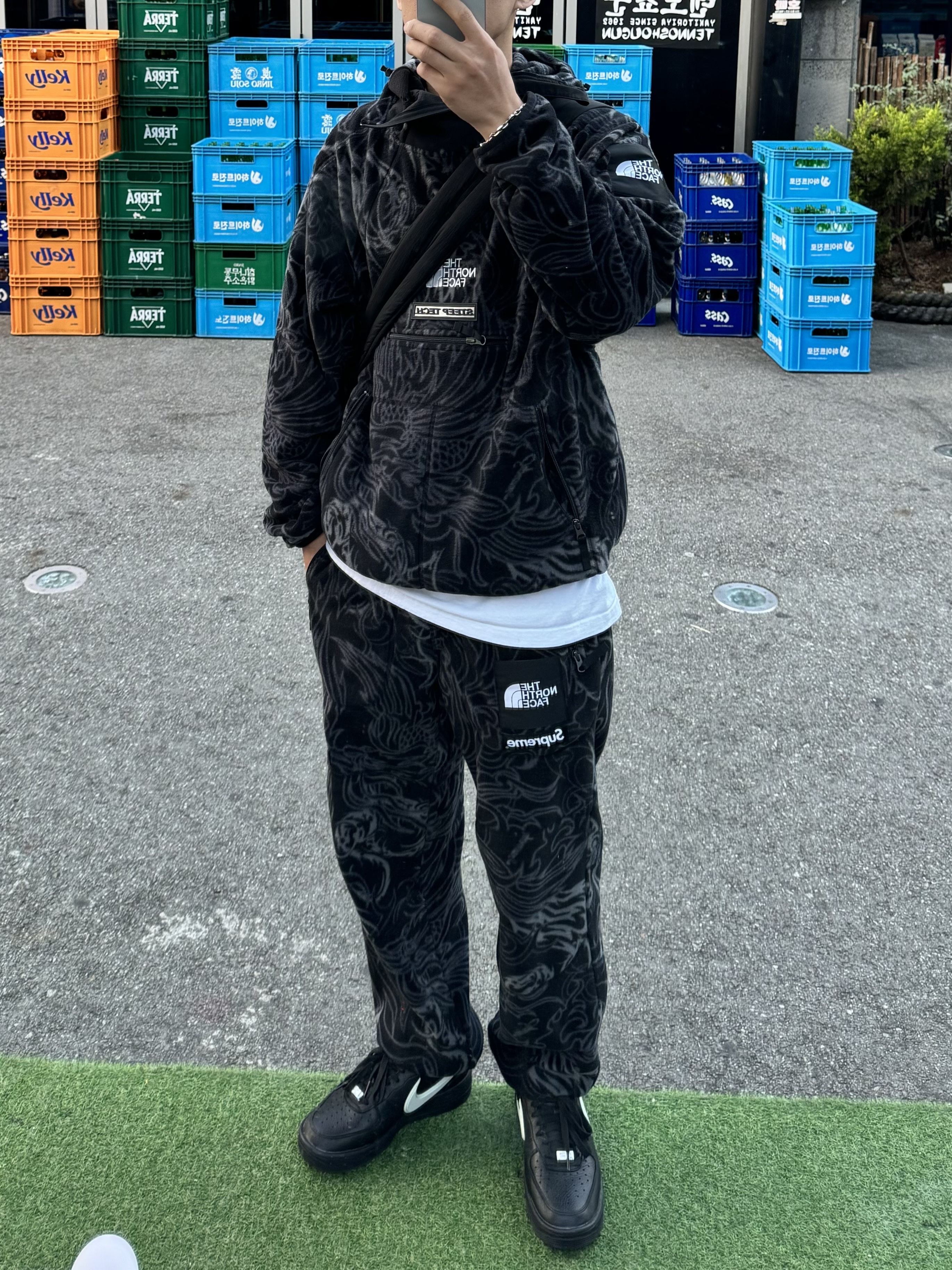 Supreme x The North Face Steep Tech Fleece Pullover Black Dragon - 22FW, Supreme x The North Face Steep Tech Fleece Pants Black Dragon - 22FW 착용 스타일