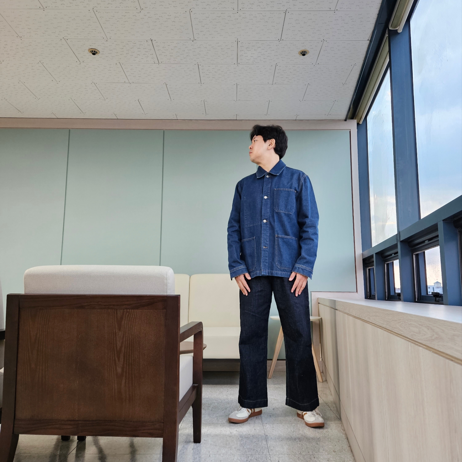 Adidas City Series Triest Cream White, Studio Nicholson Pyad Denim Pants Indigo 착용 스타일 - 1
