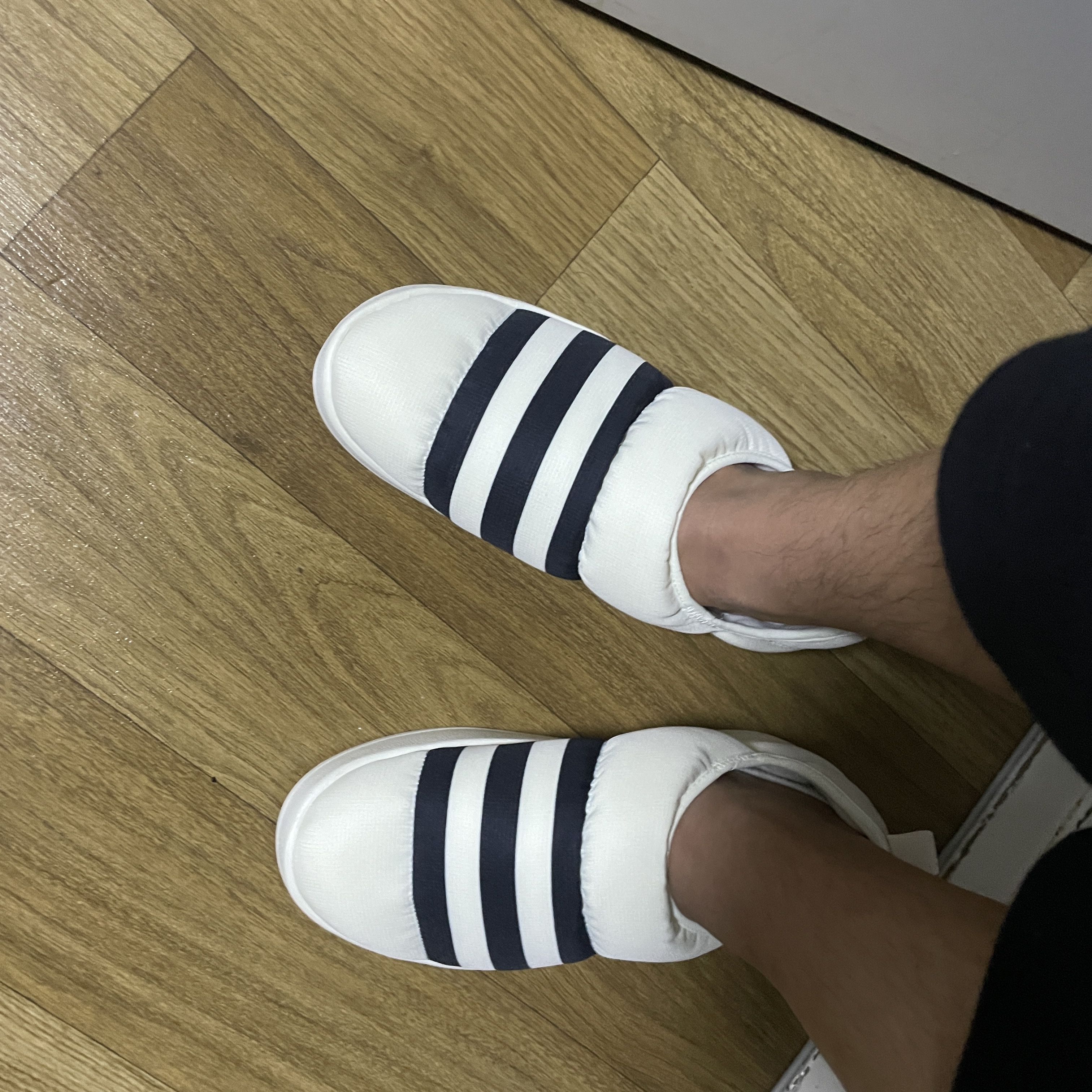 Adidas Puffylette Off White 착용 스타일