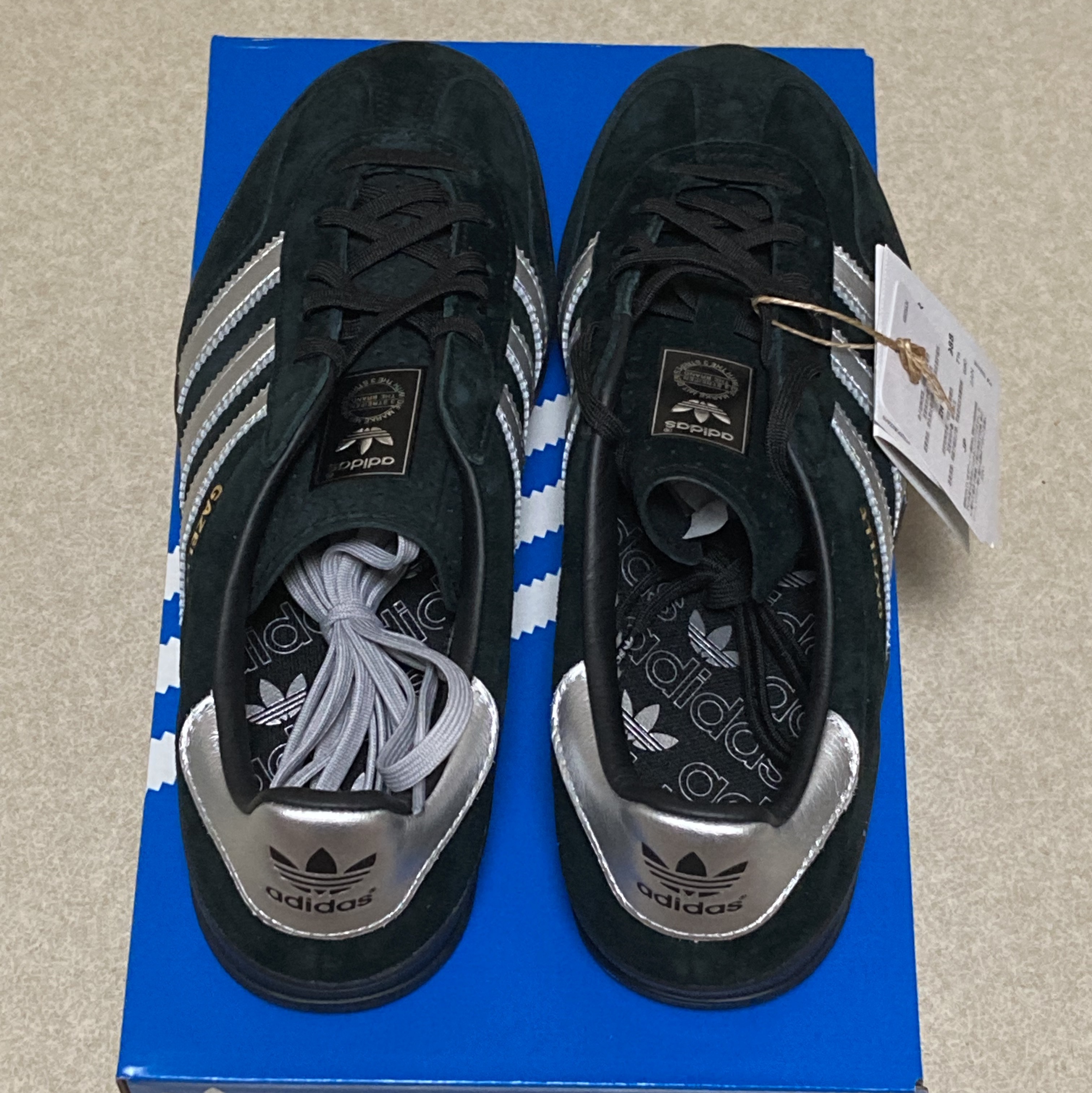 Adidas Gazelle Indoor Core Black Matte Silver 착용 스타일 - 2