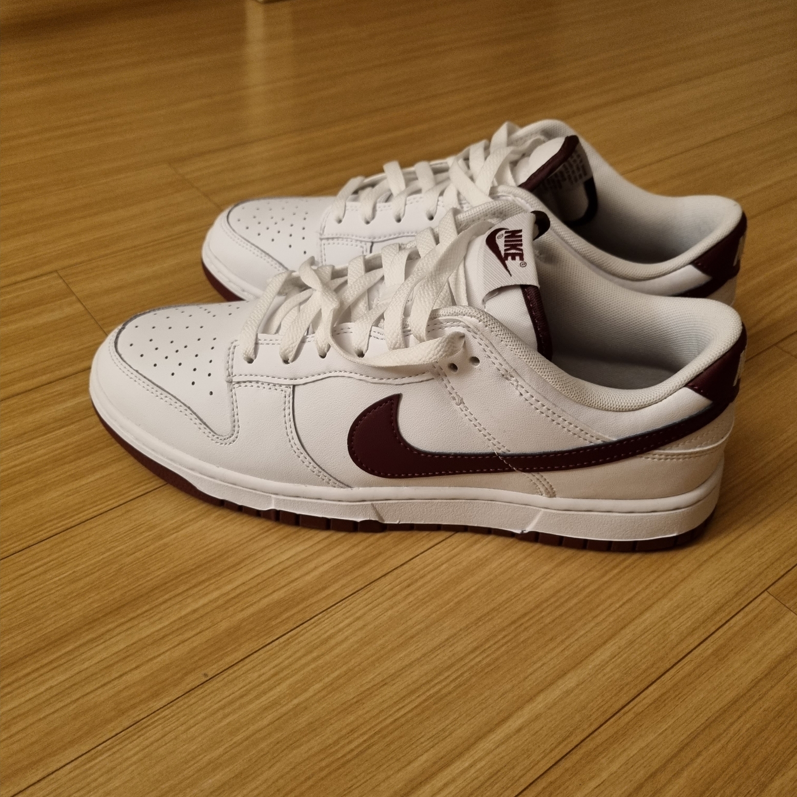 Nike Dunk Low White Night Maroon 착용 스타일 - 1