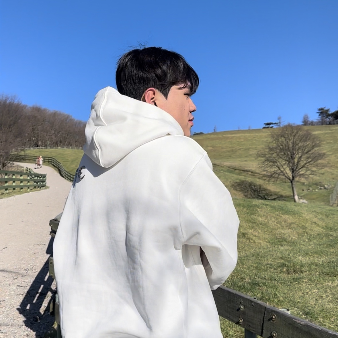 Thug Club Armor Hoodie White 착용 스타일 - 3
