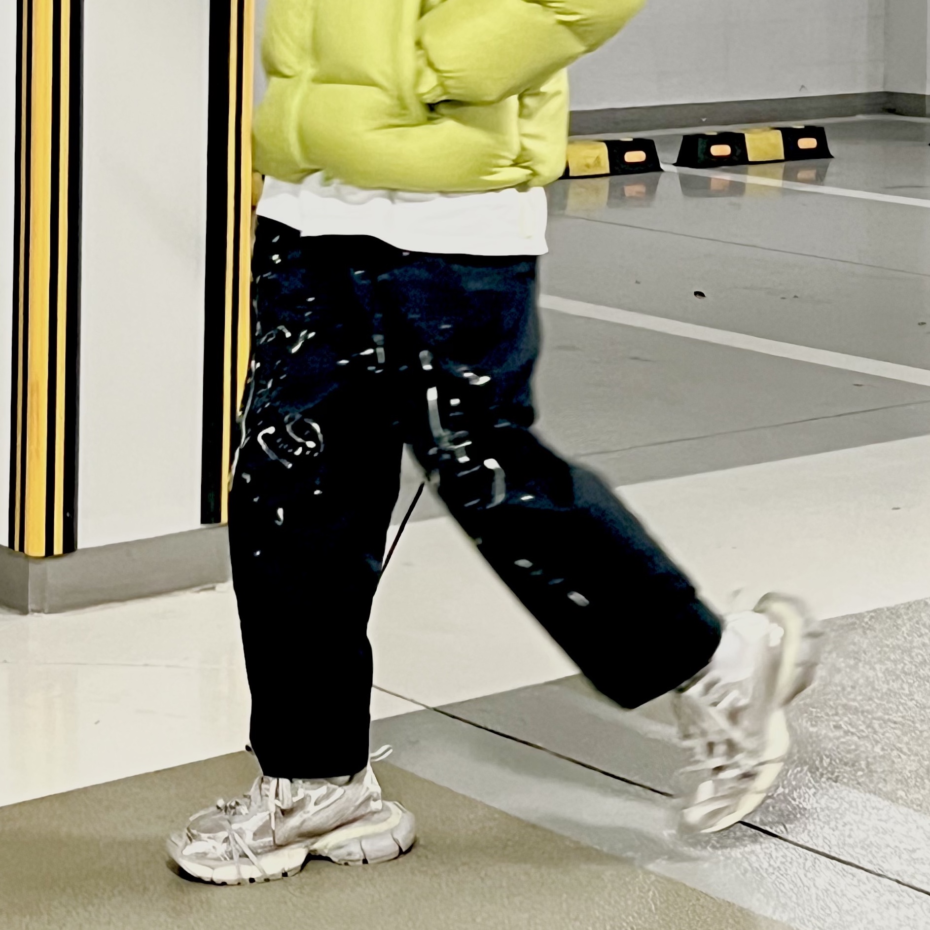 Balenciaga 3XL Sneakers Light Beige 착용 스타일 - 3
