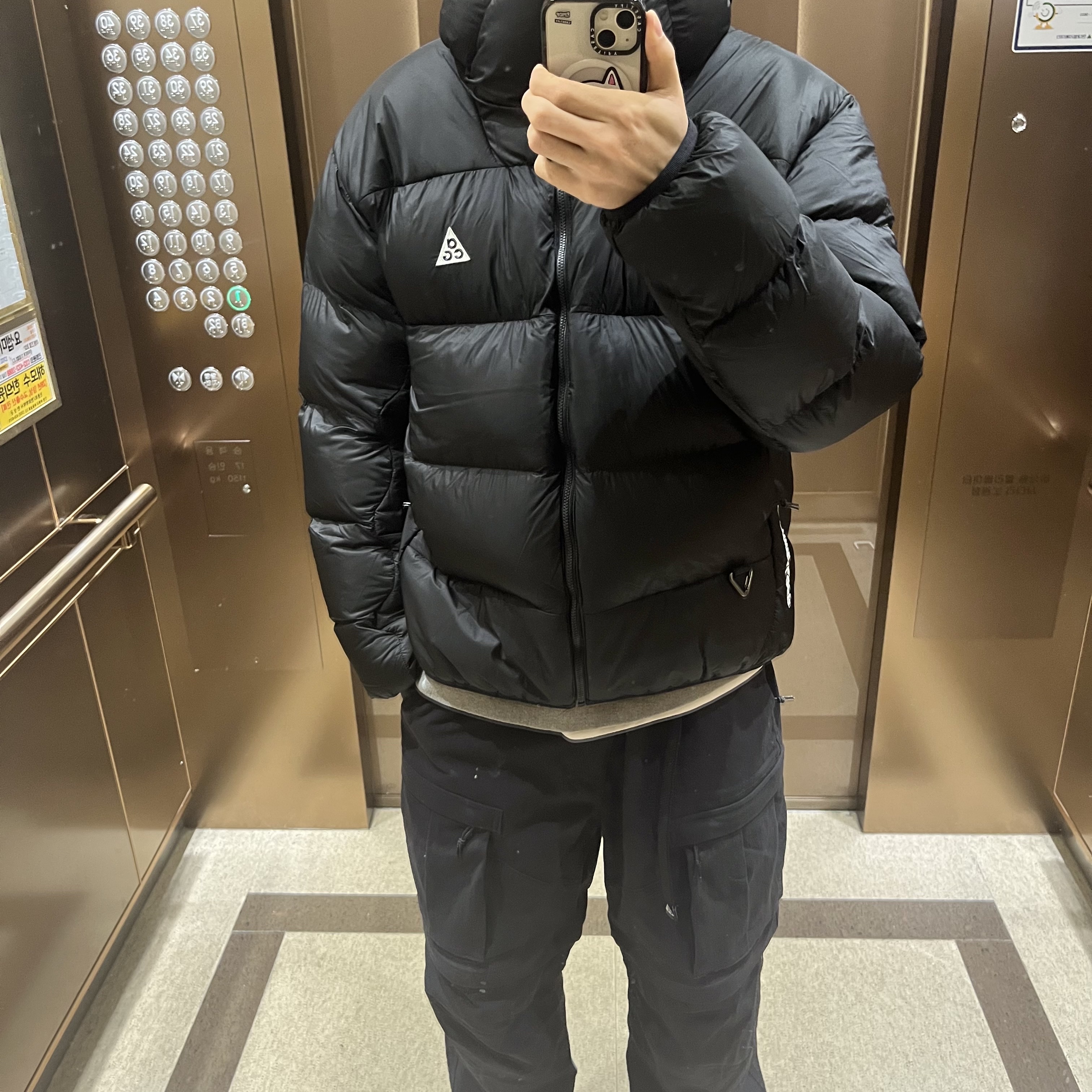 Nike ACG Therma-Fit ADV Lunar Lake Puffer Jacket Black - Asia, Nike ACG Smith Summit Cargo Pants Black Anthracite - Asia 착용 스타일
