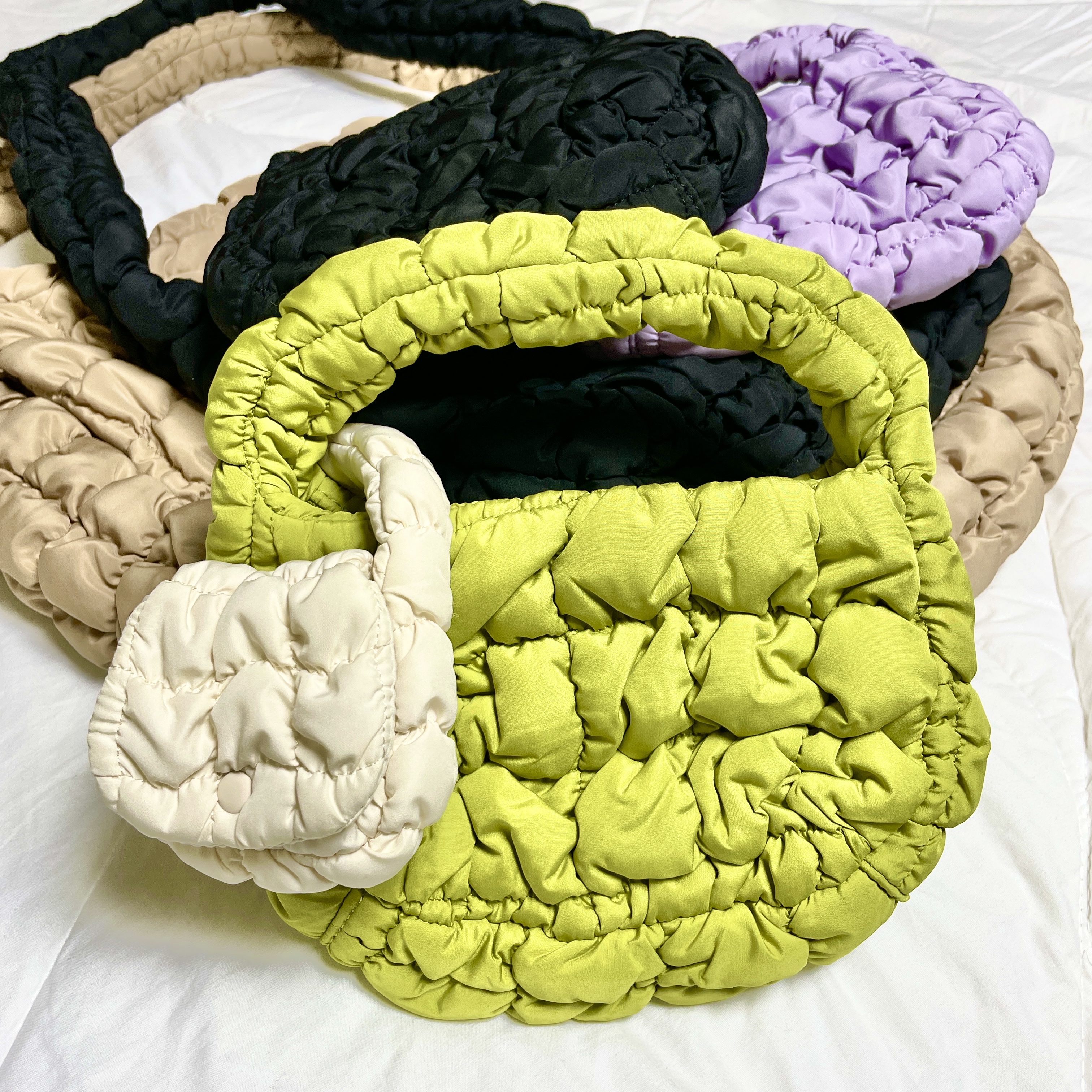COS Quilted Micro Bag Green, COS Quilted Micro Bag Black 착용 스타일 - 2