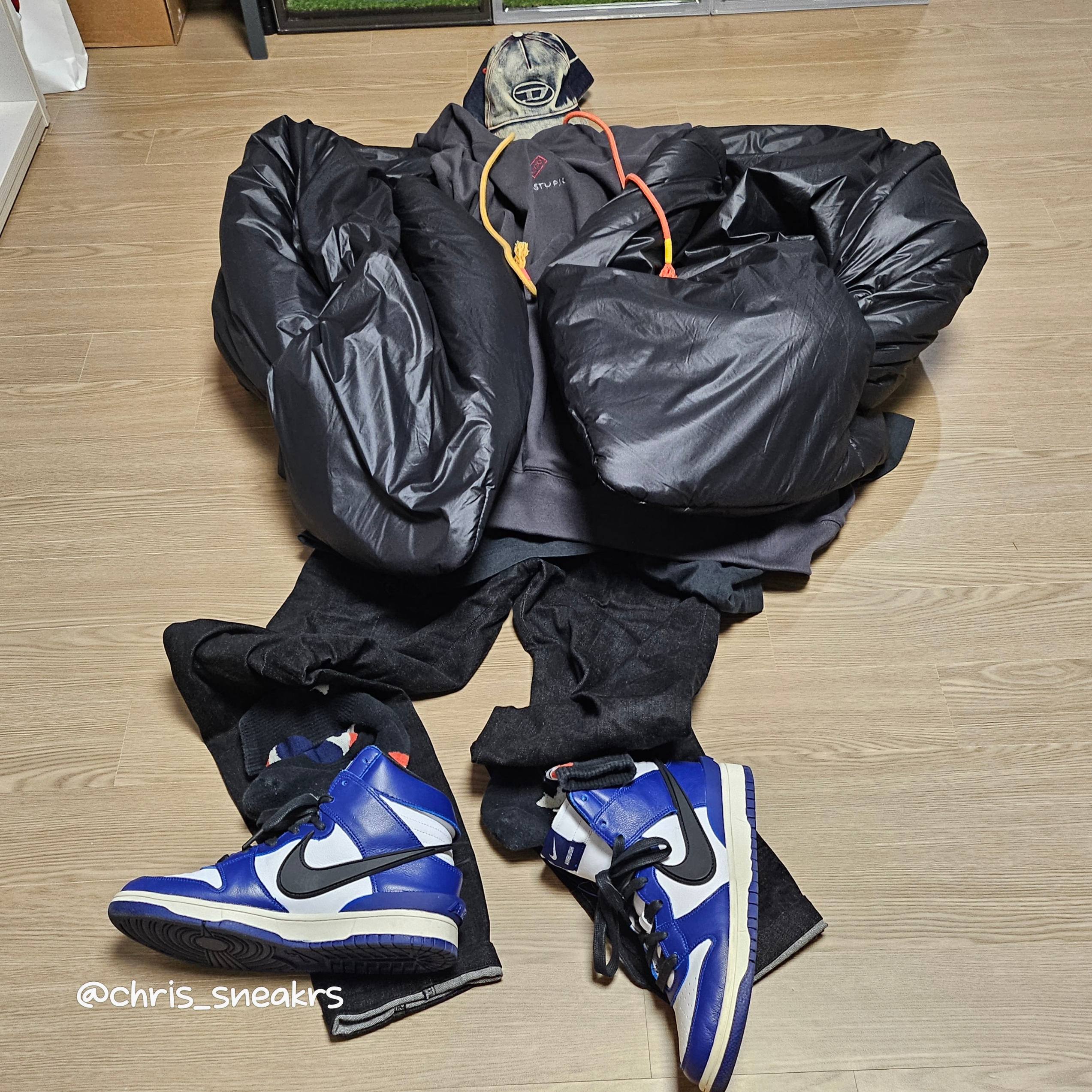 Yeezy Gap Engineered By Balenciaga Round Jacket 2 Black, Nike x Ambush Dunk High Deep Royal Blue 착용 스타일 - 7
