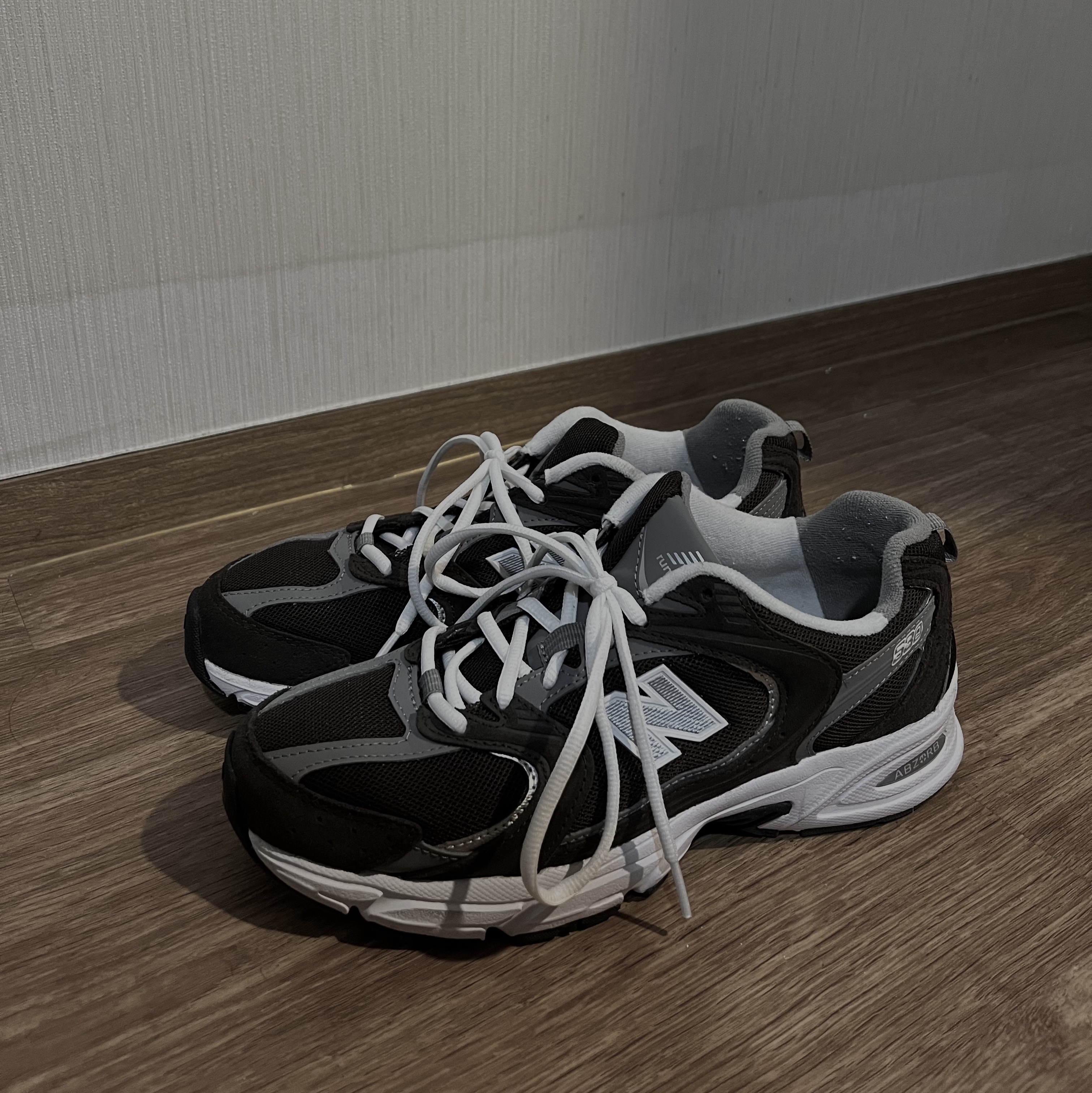 New Balance 530 Rich Earth 착용 스타일 - 1