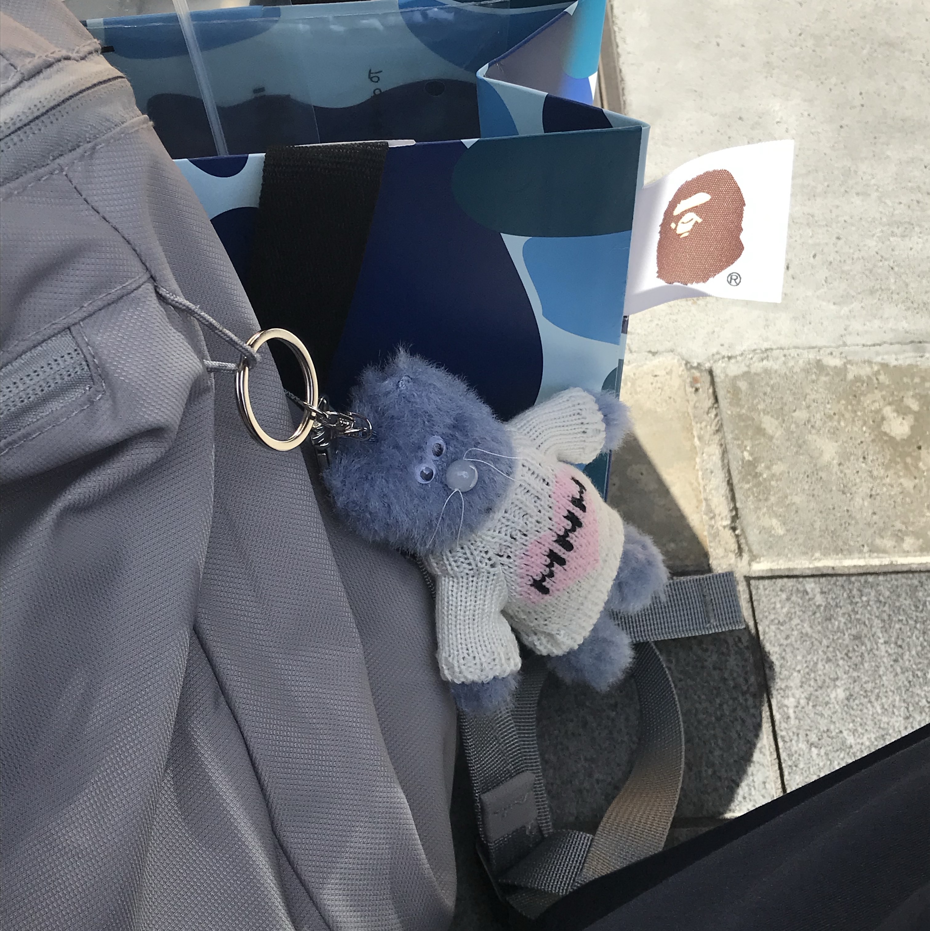 Monamhee Love Flexy Keyring Blue 착용 스타일