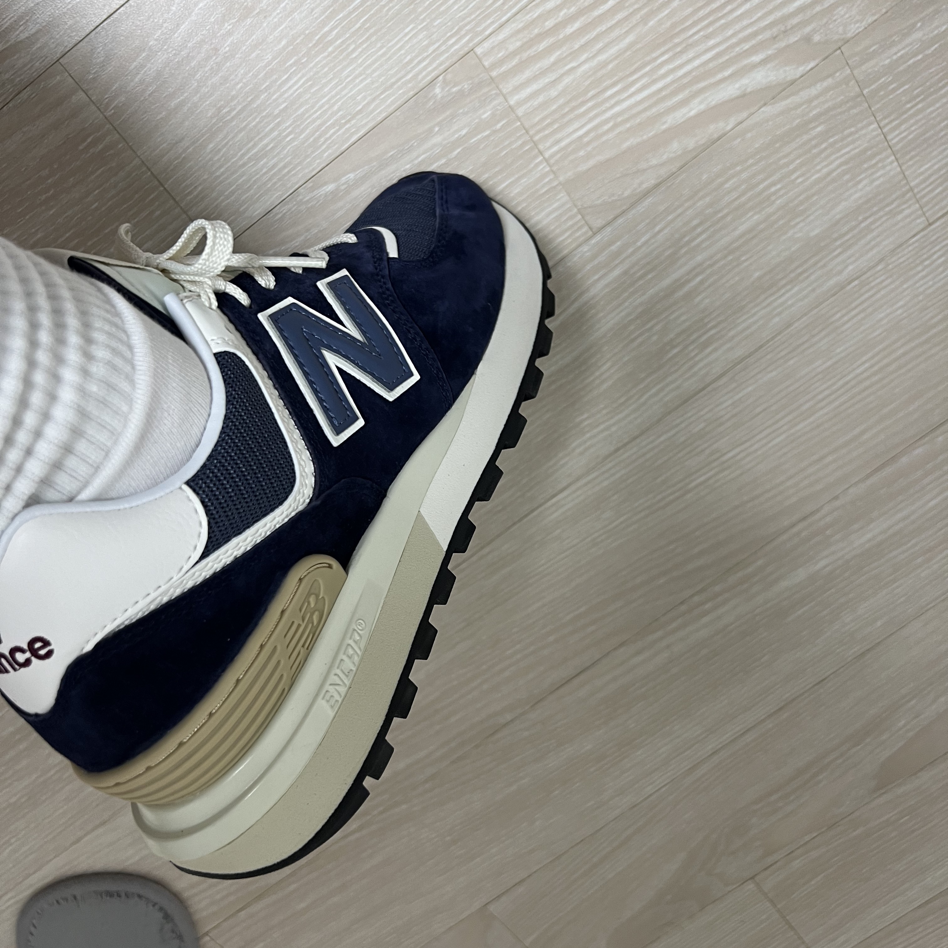 New Balance 574 Legacy Navy 착용 스타일