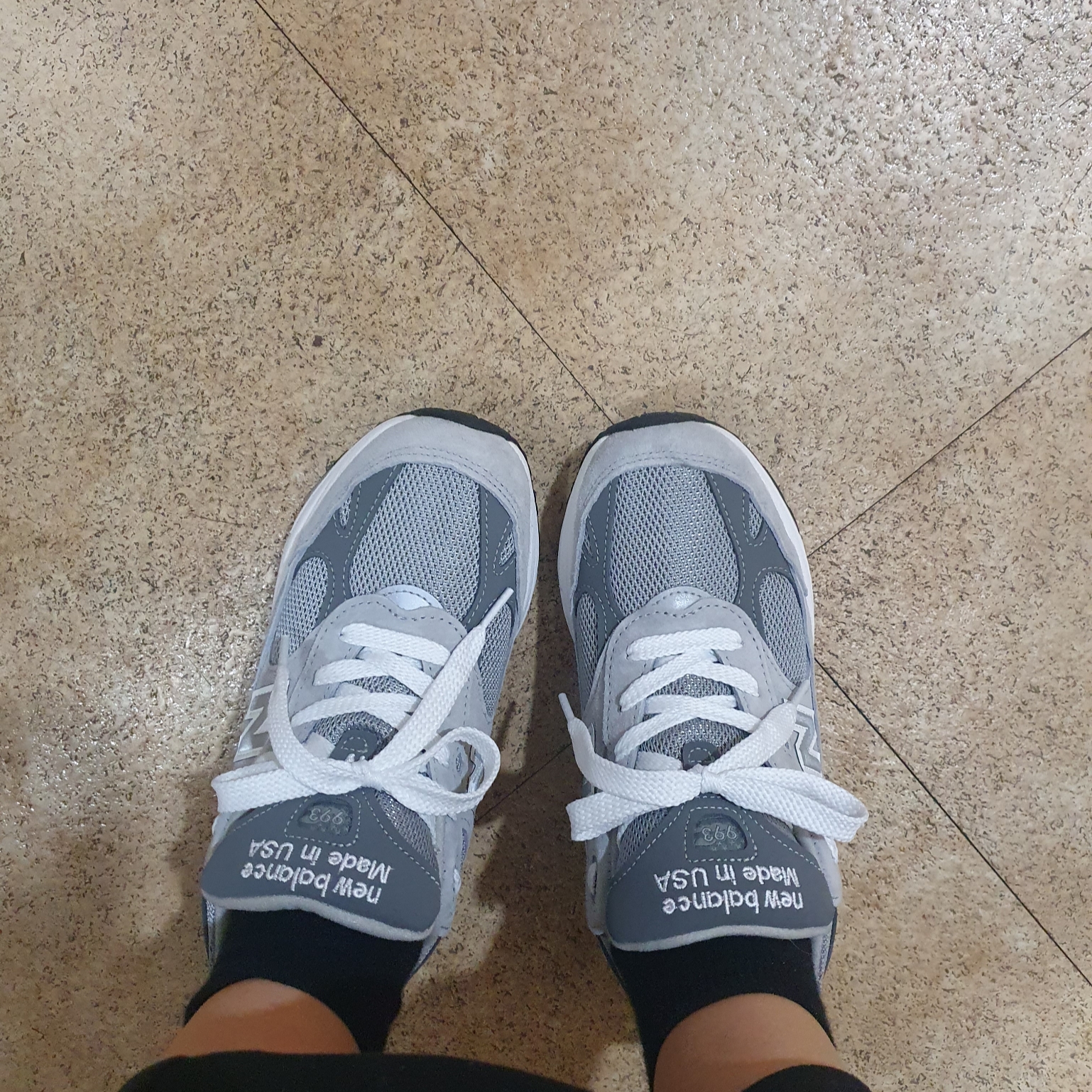 (W) New Balance 993 Made in USA Grey - B Standard 착용 스타일