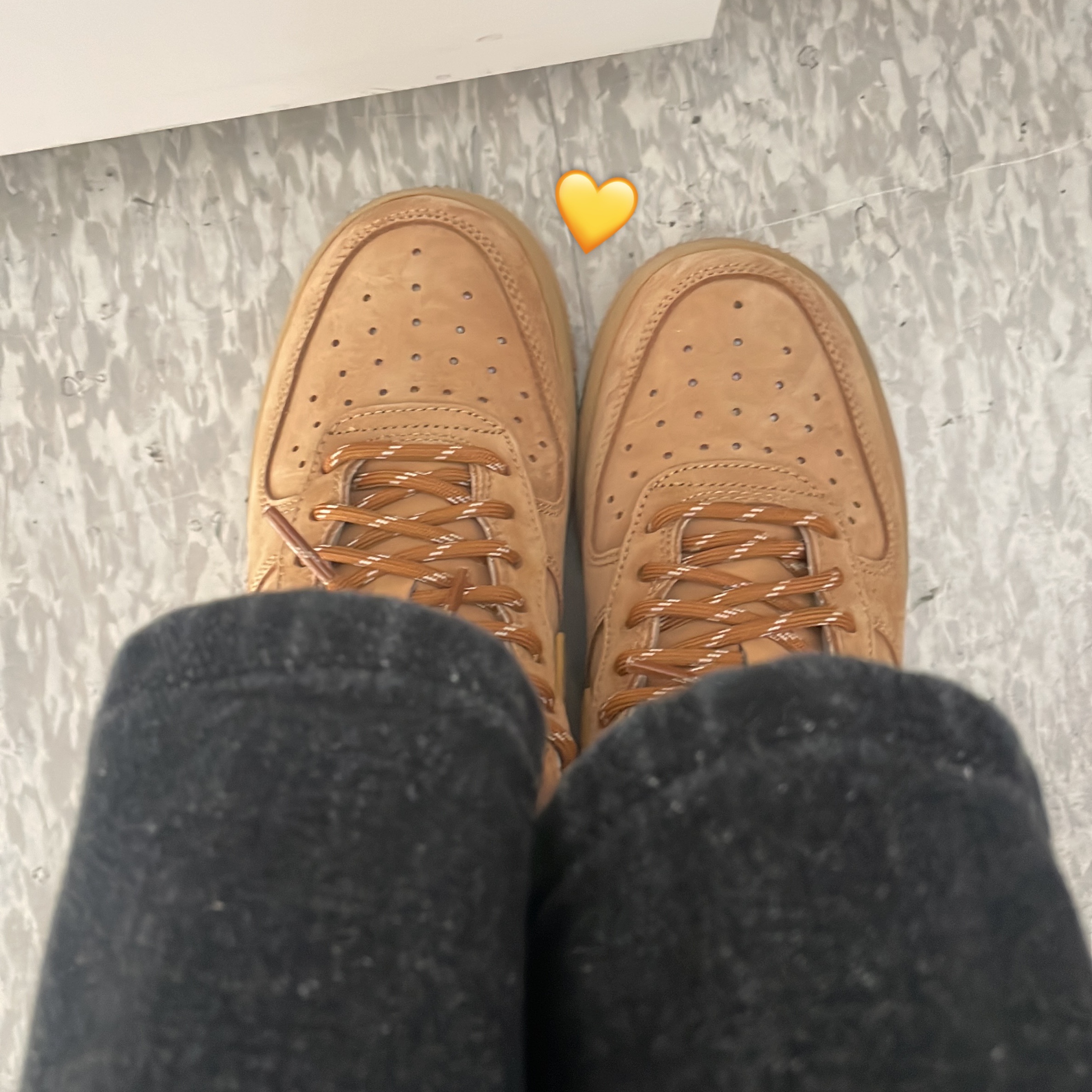 Nike Air Force 1 '07 WB Flax 착용 스타일