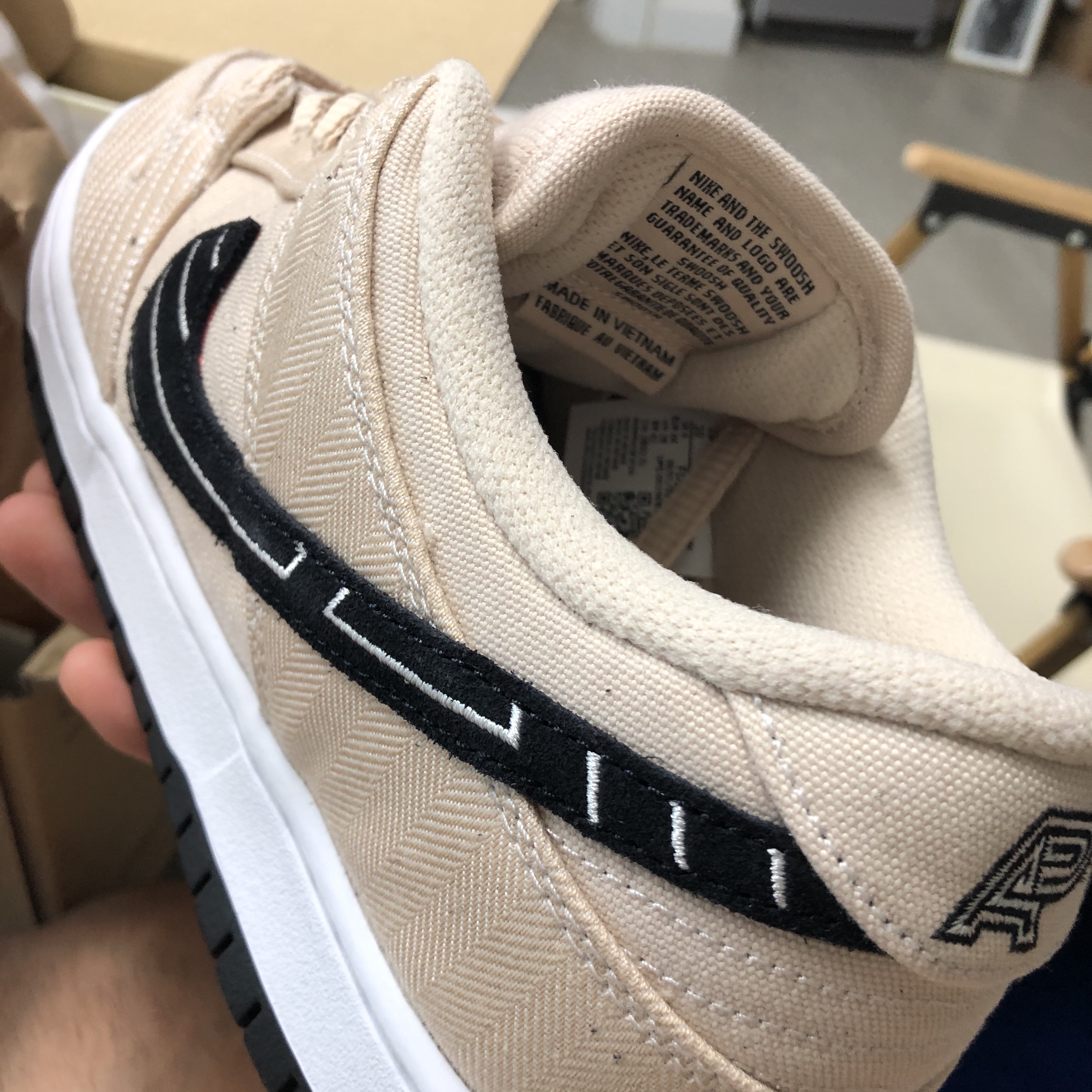 Nike x Albino & Preto SB Dunk Low Fossil Black 착용 스타일 - 7