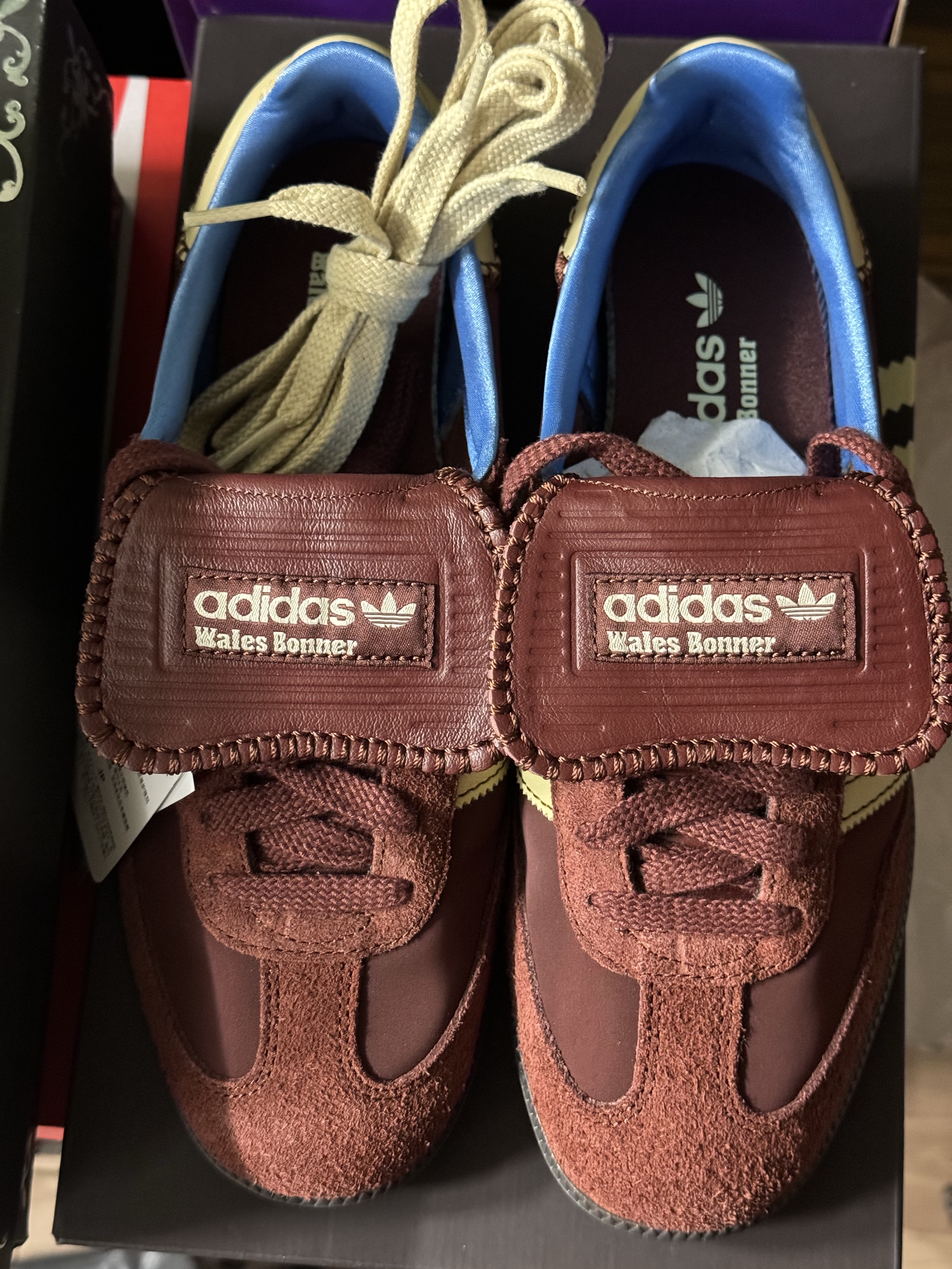 Adidas x Wales Bonner Nylon Samba Fox Brown Sandy Beige, Adidas x Sporty & Rich Stan Smith White Green 착용 스타일 - 1