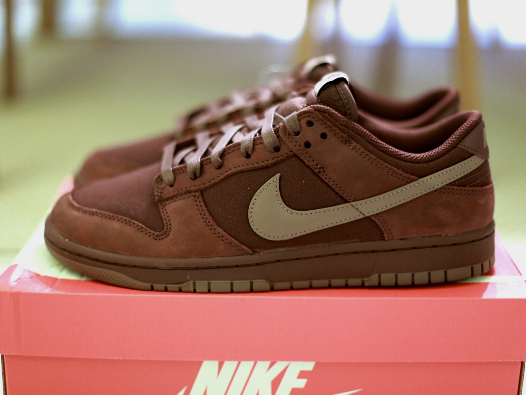 Nike Dunk Low PRM Burgundy Crush 착용 스타일 - 1