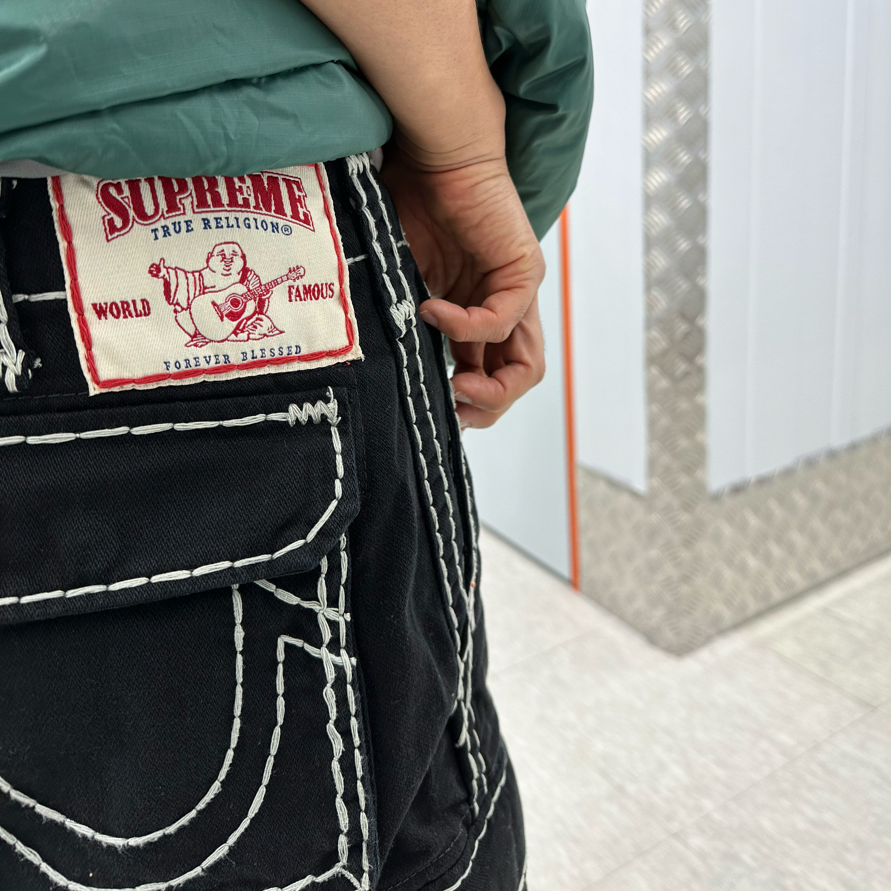 Supreme x True Religion Denim Cargo Pants Black - 21FW, Nike x Off-White Dunk Low Pine Green 착용 스타일 - 3